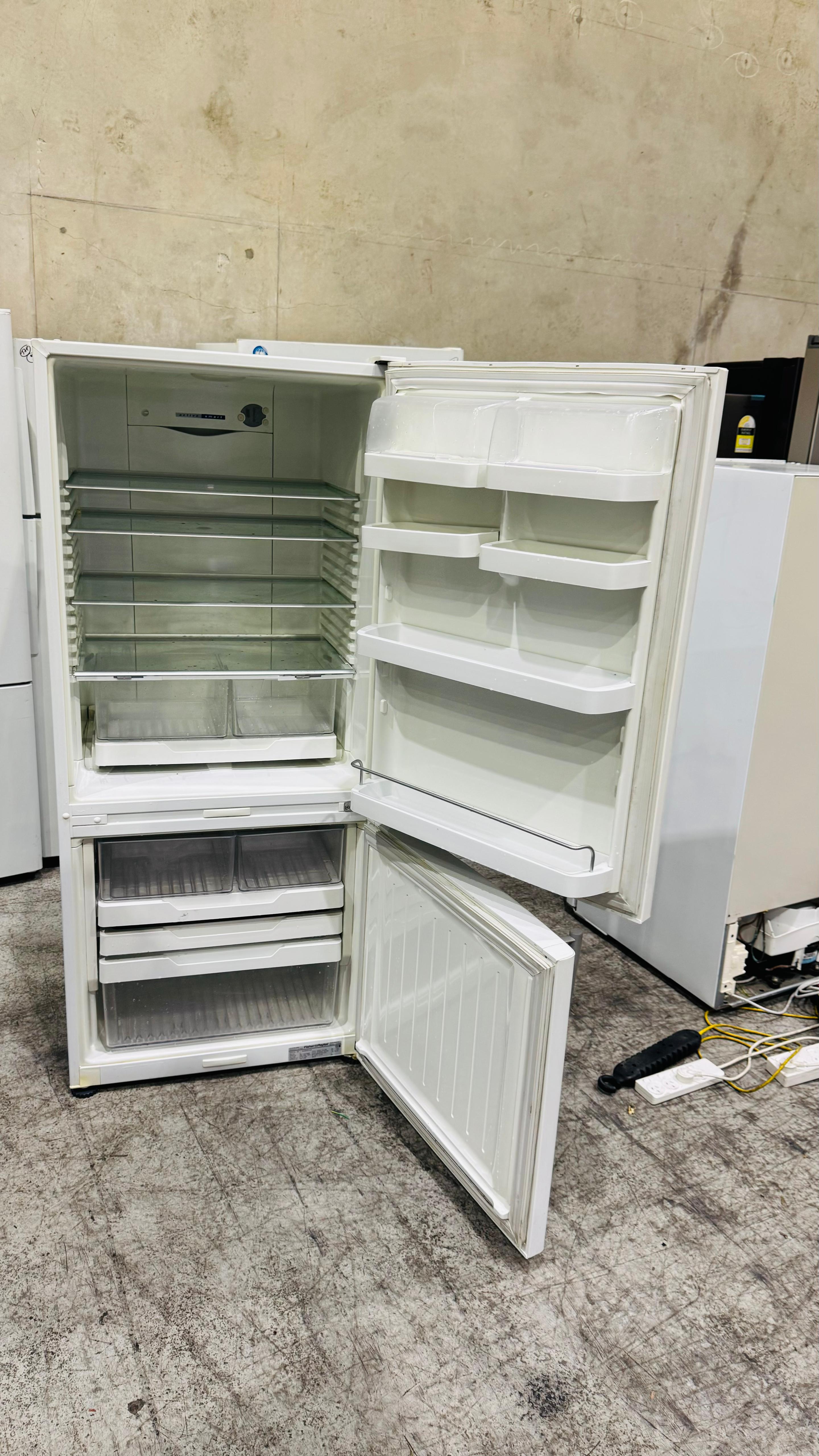 FISHER AND PAYKEL 404 LITRES FRIDGE FREEZER