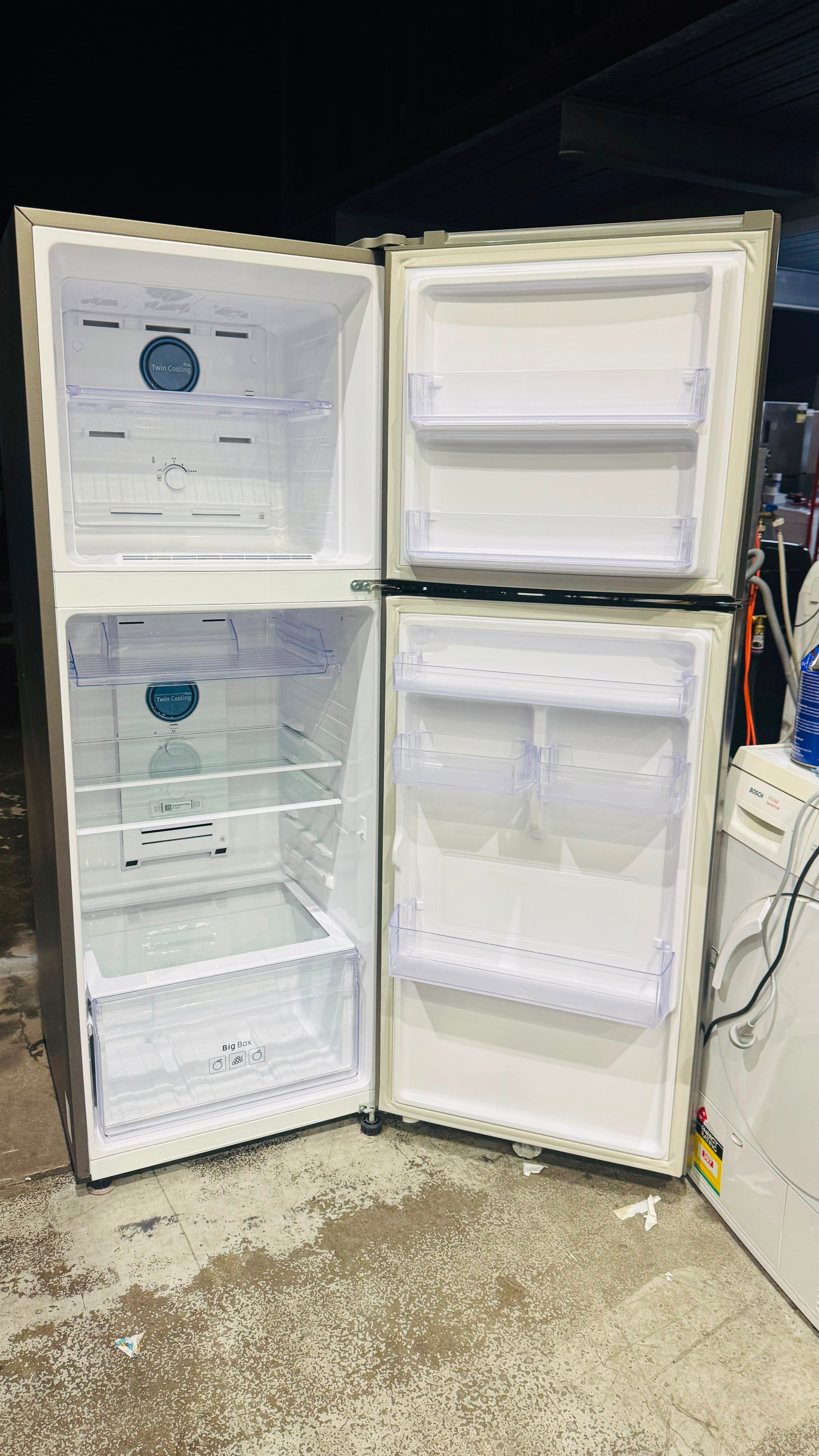 SAMSUNG 318 LITRES FRIDGE FREEZER
