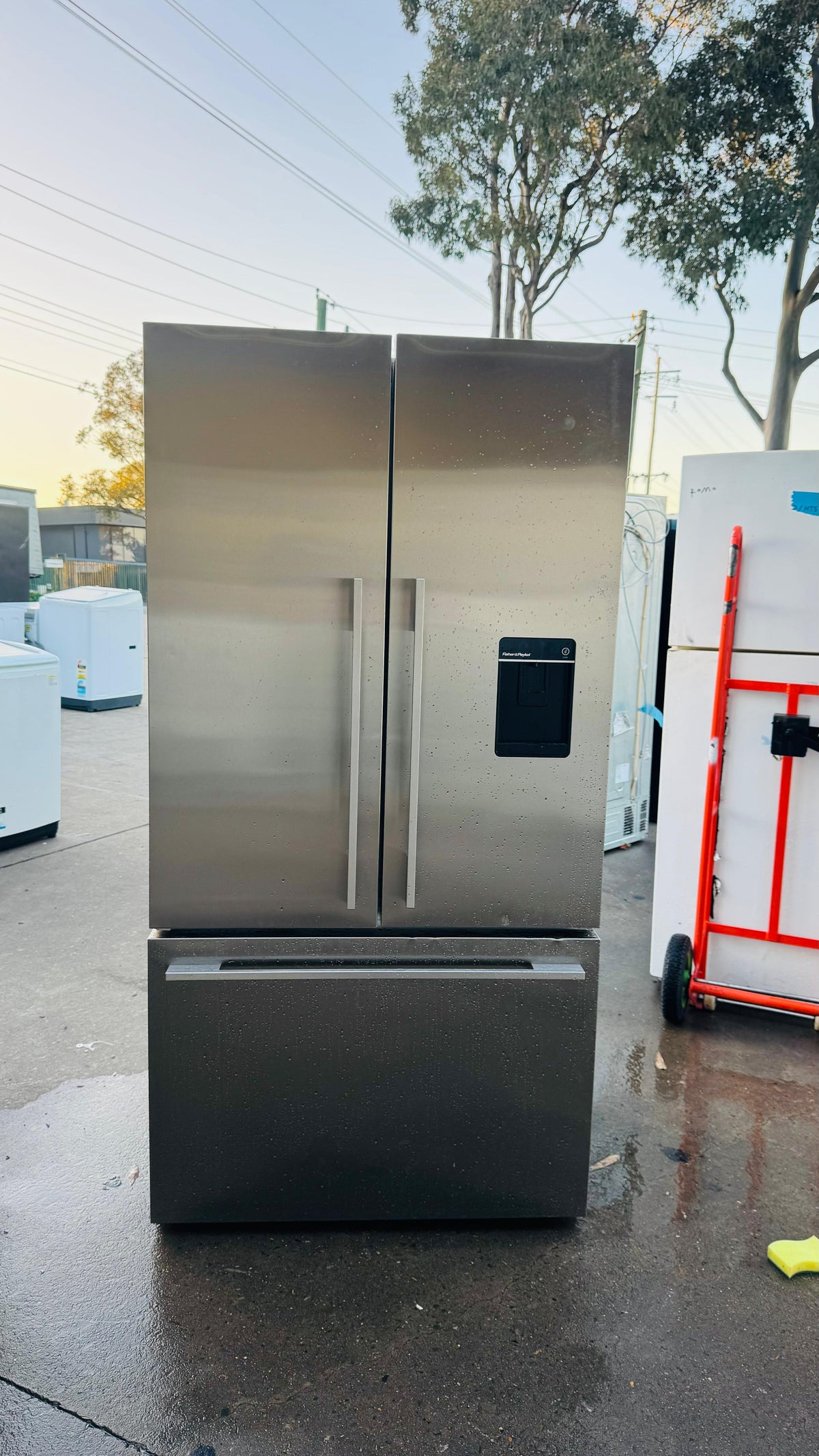 FISHER AND PAYKEL 610 LITRES FRENCH DOOR FRIDGE FREEZER