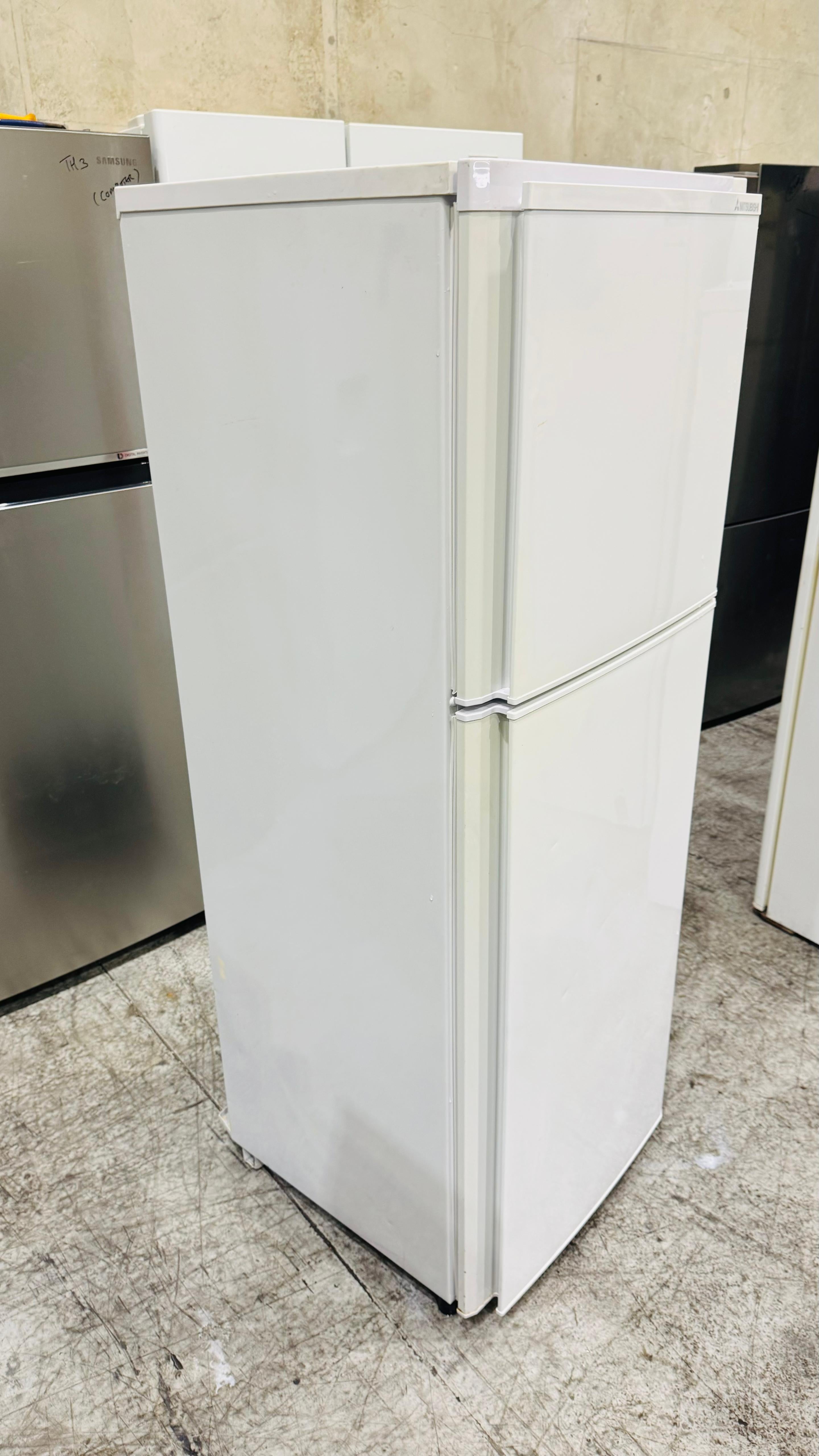 MITSUBUSHI 260 LITRES FRIDGE FREEZER