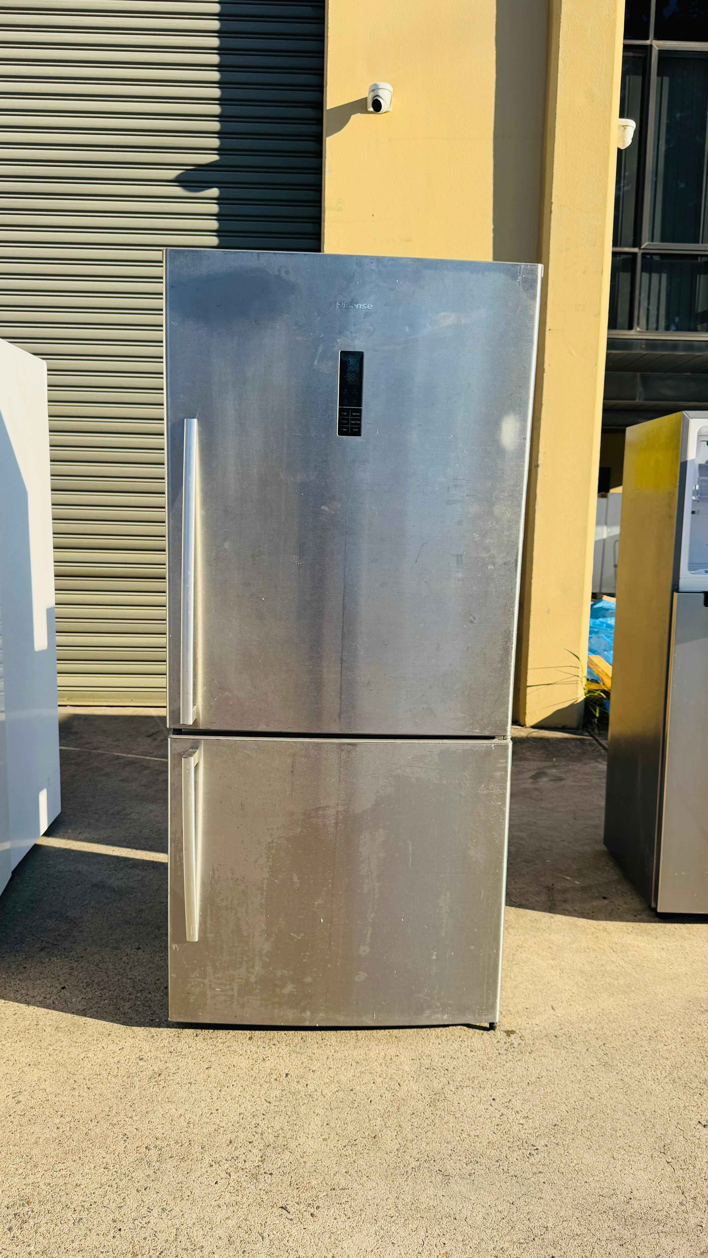 HISENSE 520 LITRES FRIDGE FREEZER