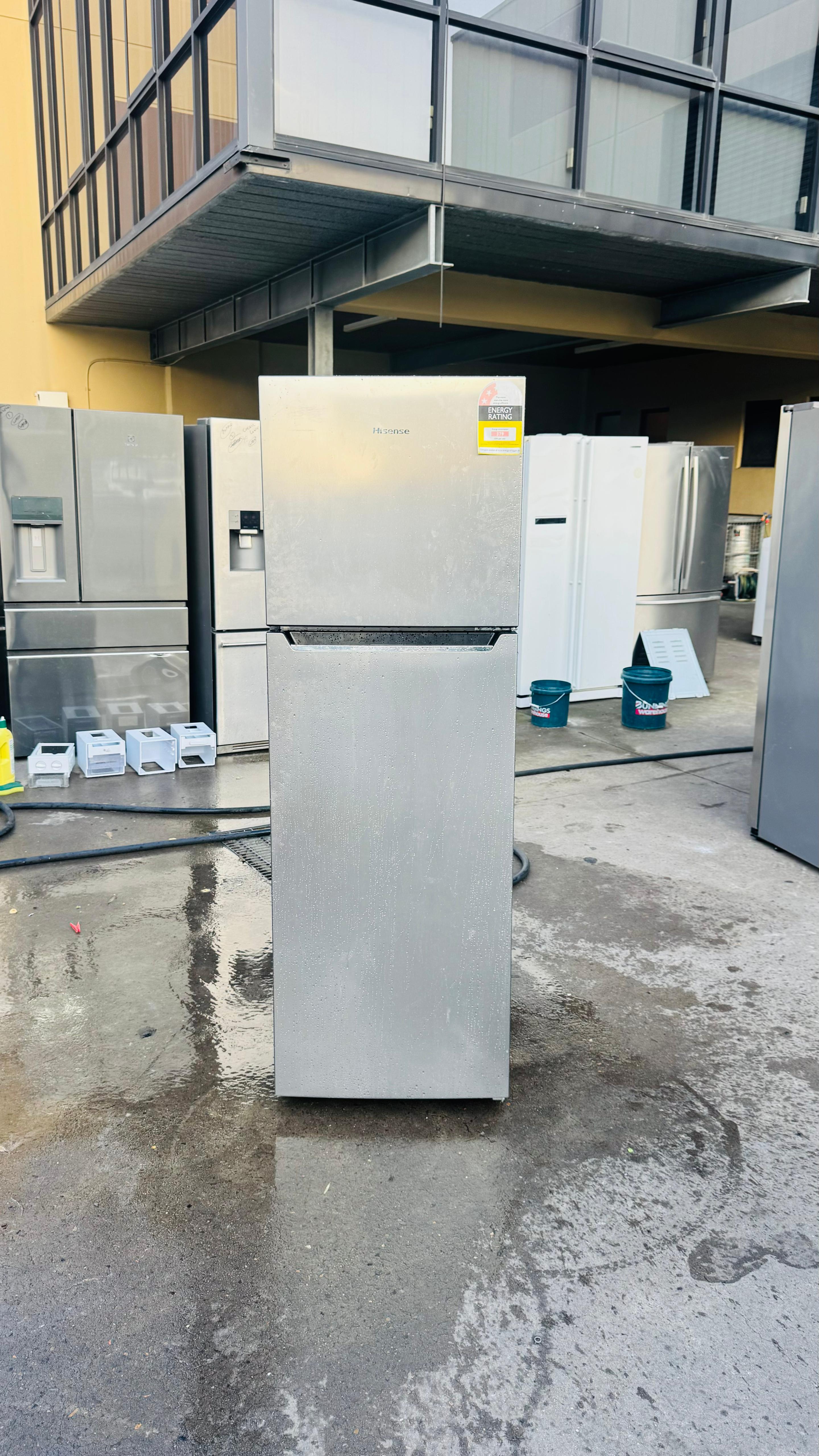 HISENSE 272 LITRES FRIDGE FREEZER