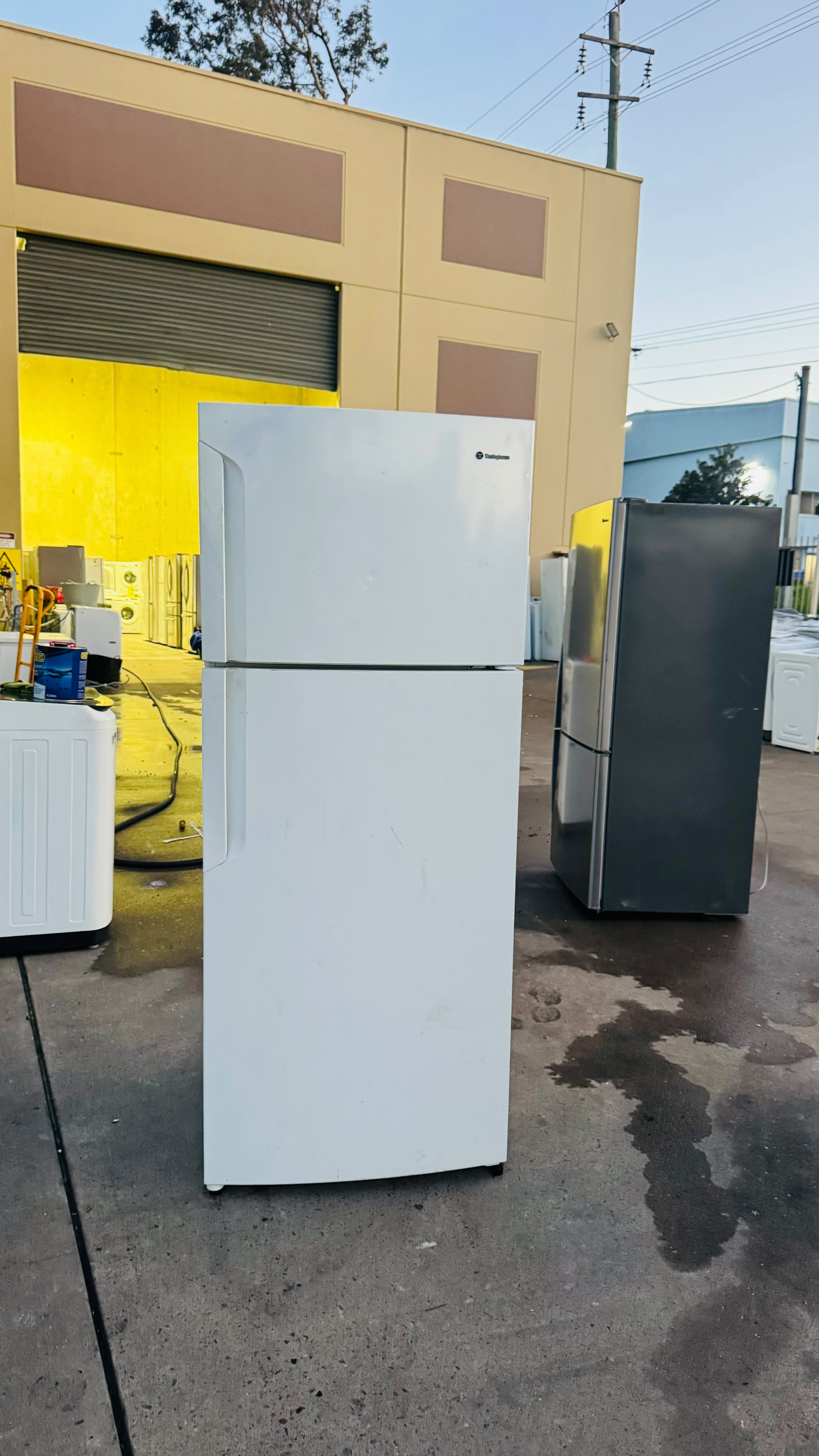 WESTINGHOUSE 462 LITRES FRIDGE FREEZER