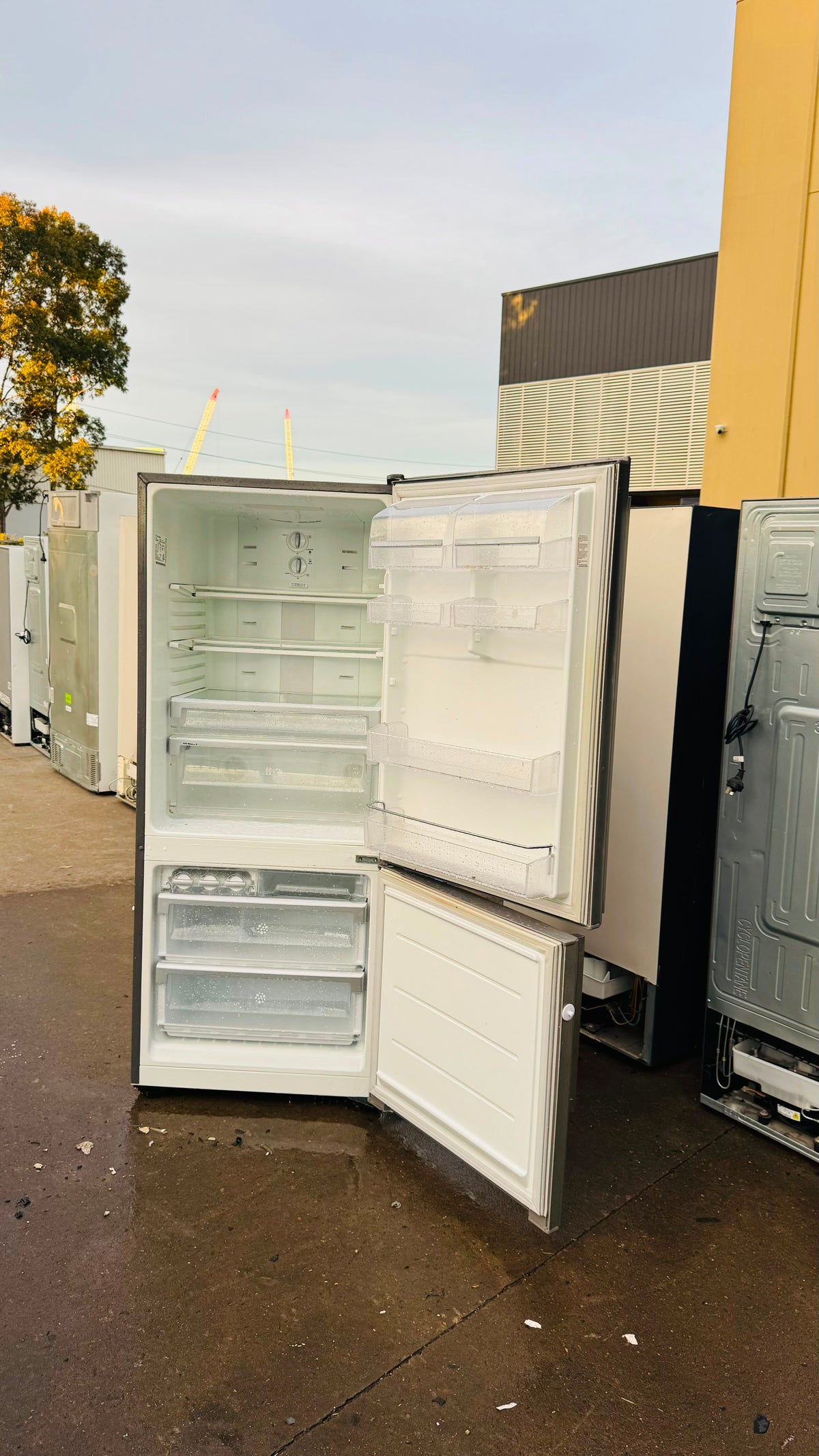 ELECTROLUX 430 LITRES FRIDGE FREEZER