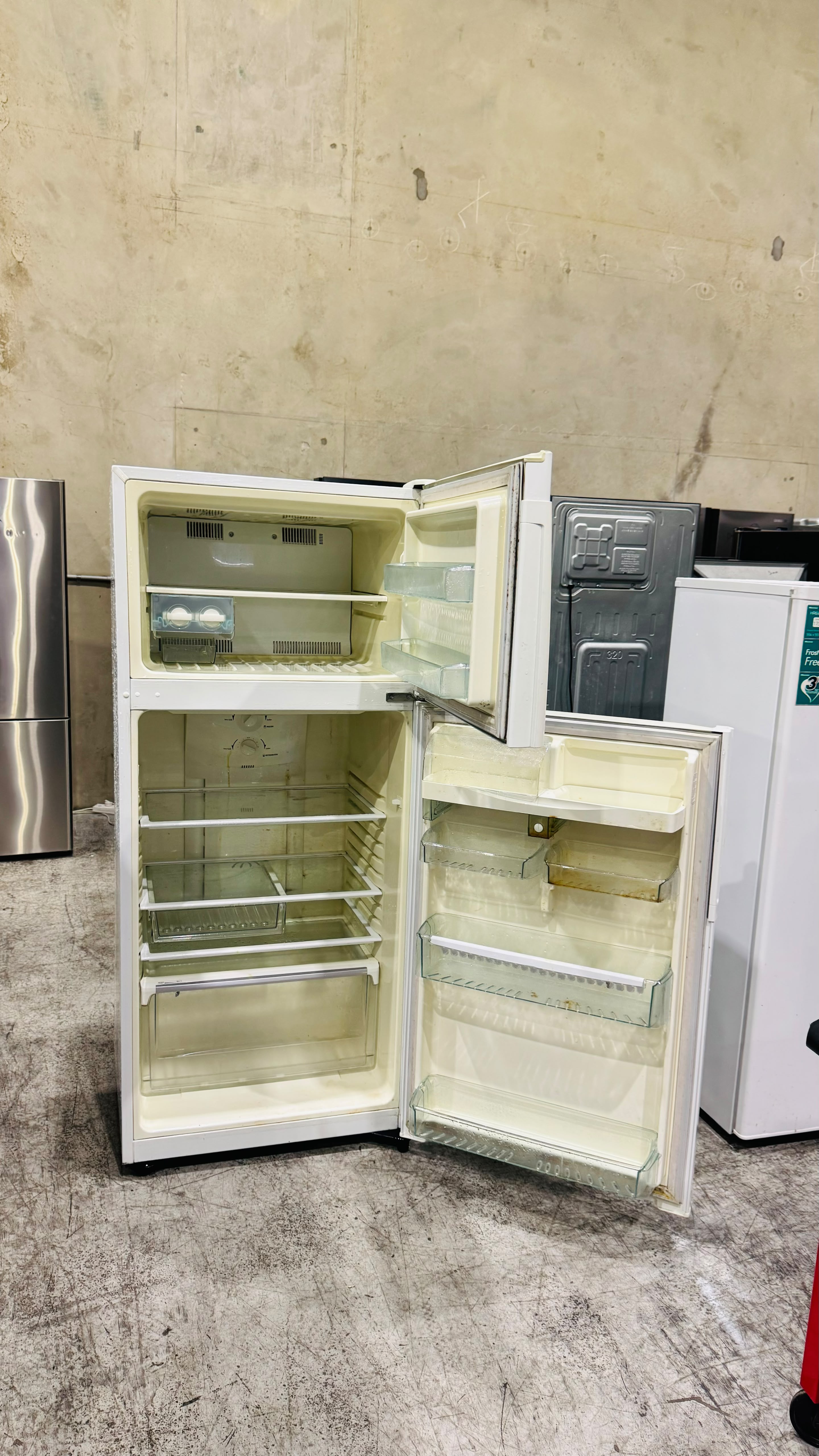 WESTINGHOUSE 420 LITRES FRIDGE FREEZER