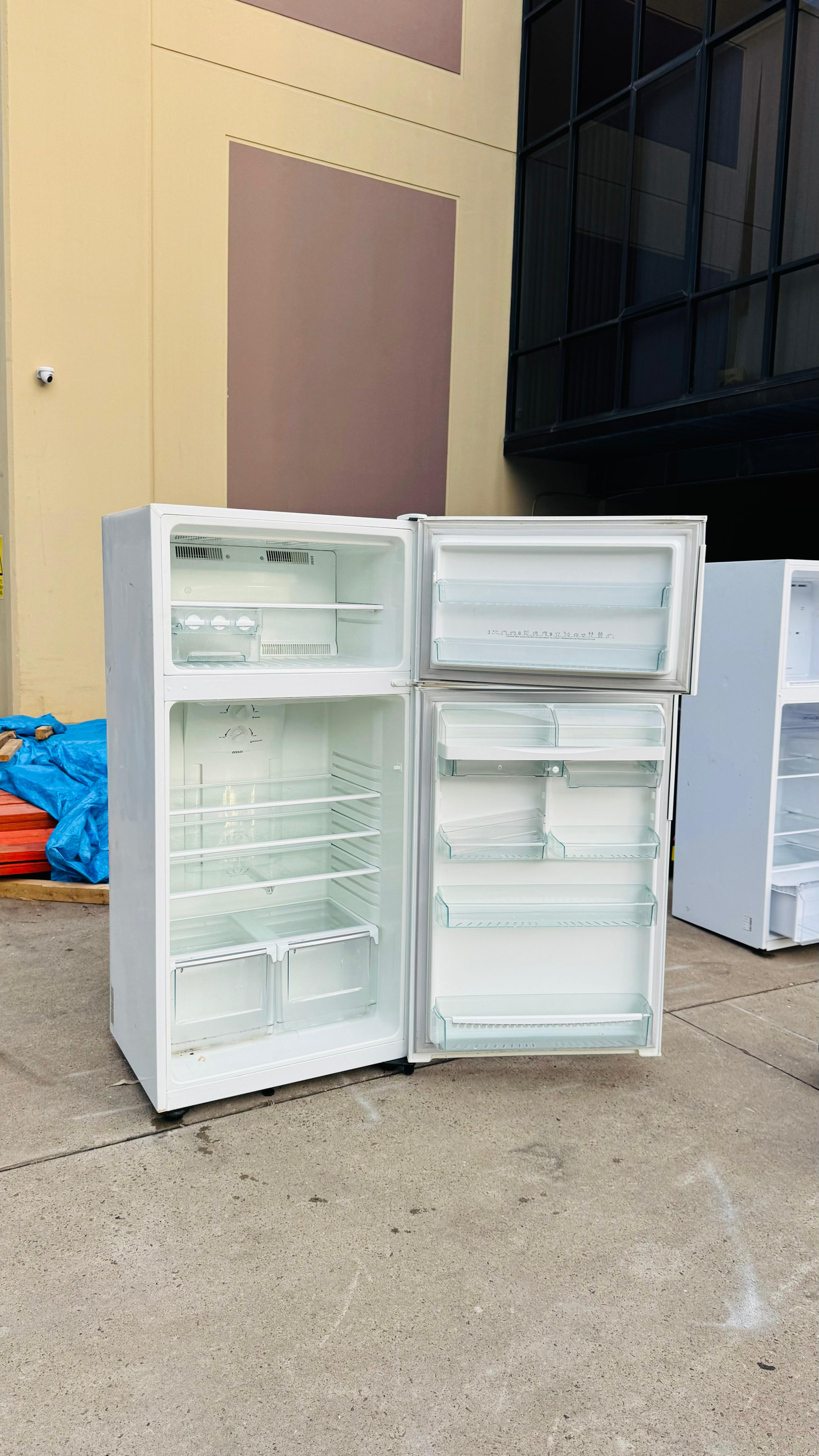 WESTINGHOUSE 520 LITRES FRIDGE FREEZER