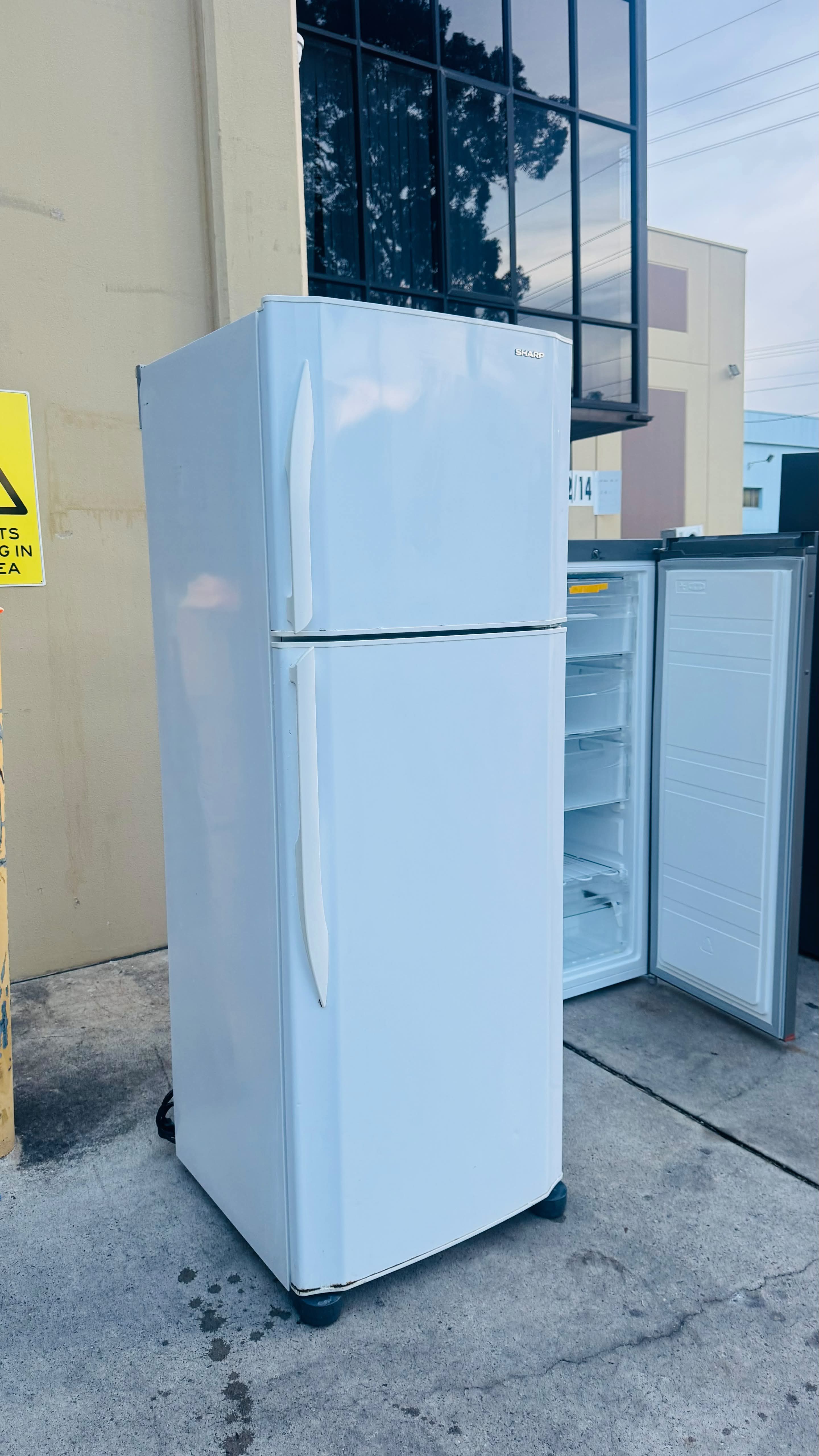 SHARP 431 LITRES FRIDGE FREEZER