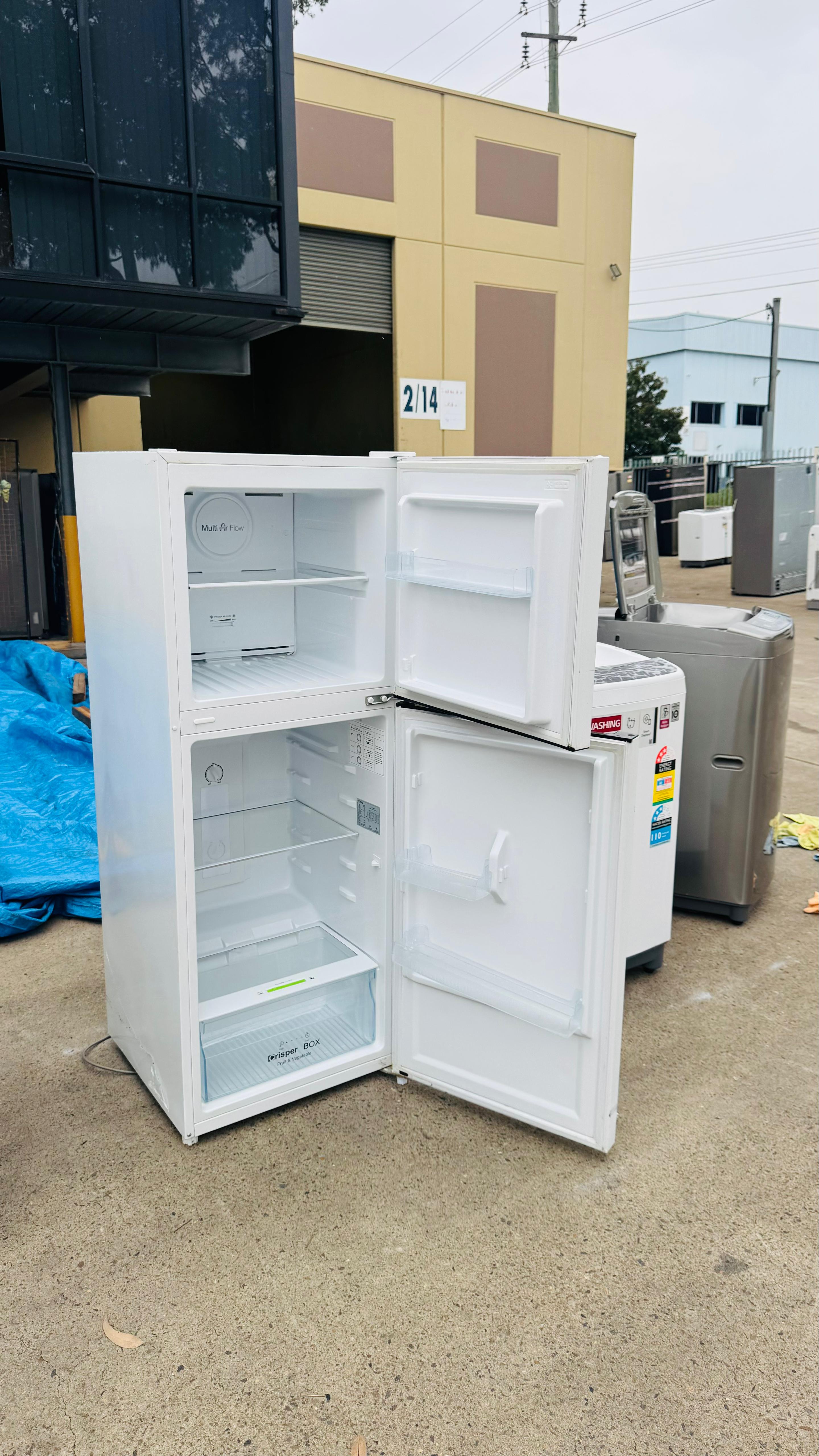 CHIQ 216 LITRES FRIDGE FREEZER