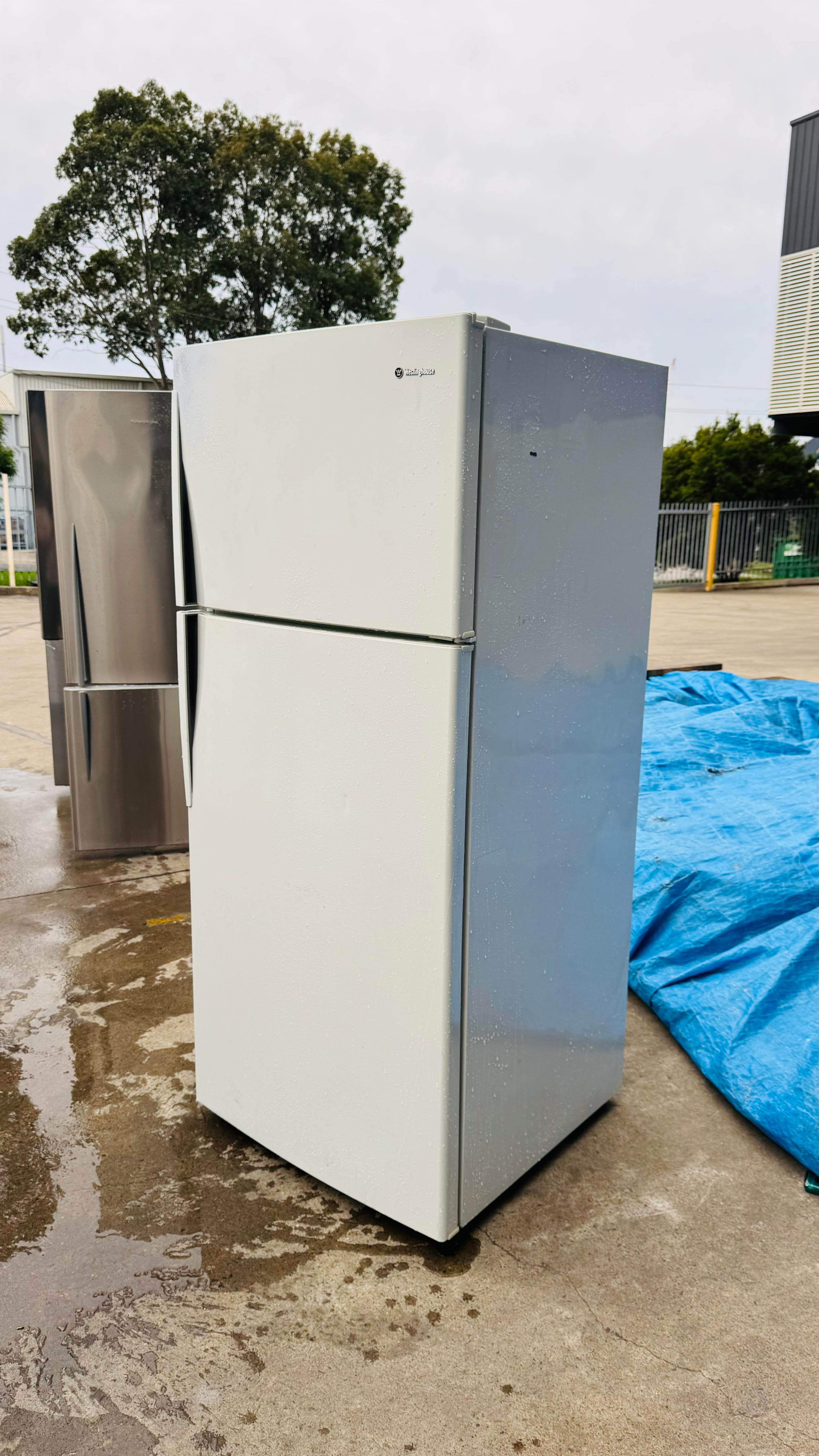 WESTINGHOUSE 420 LITRES FRIDGE FREEZER