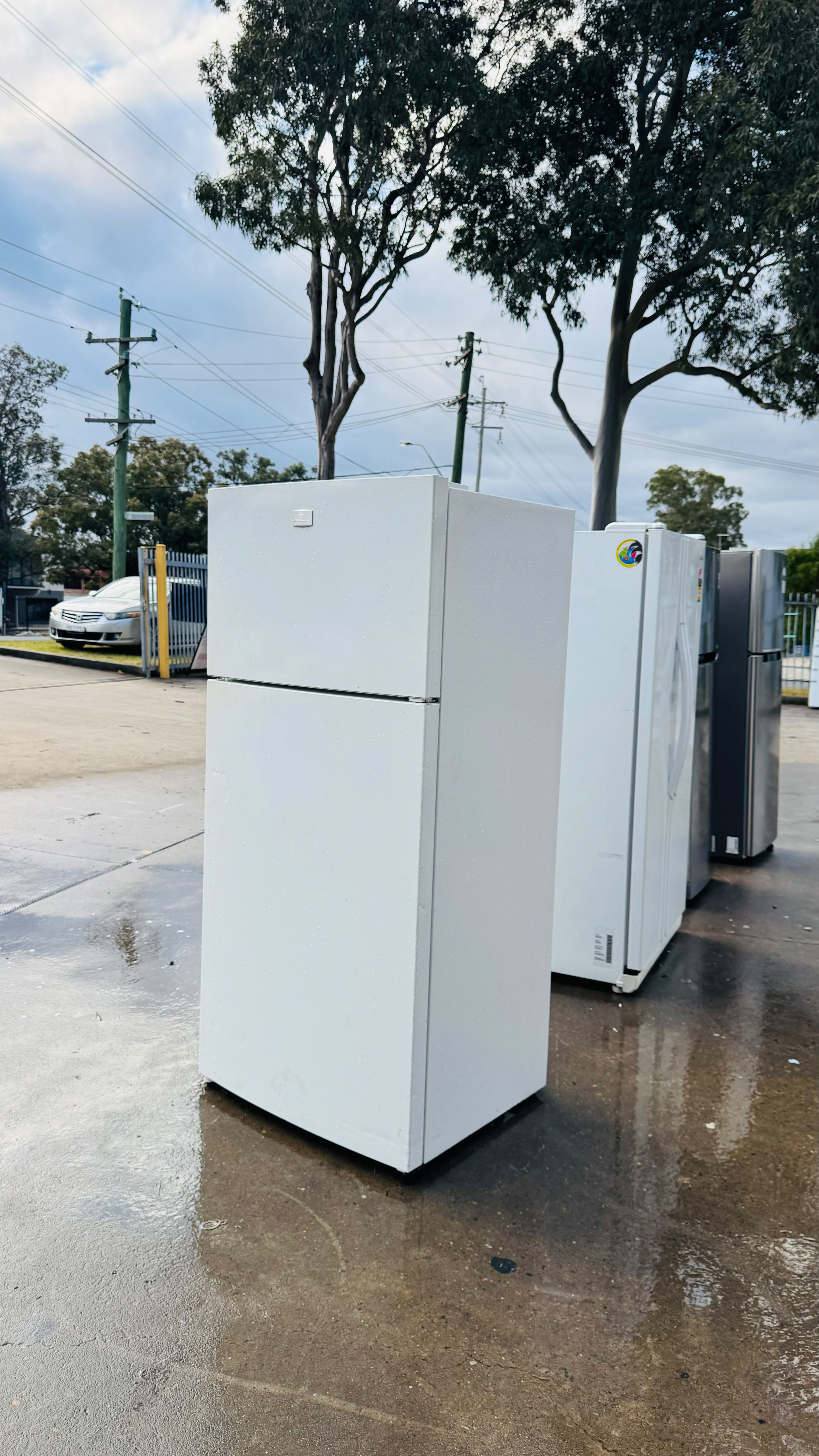 KELVINATOR 536 LITRES FRIDGE FREEZER