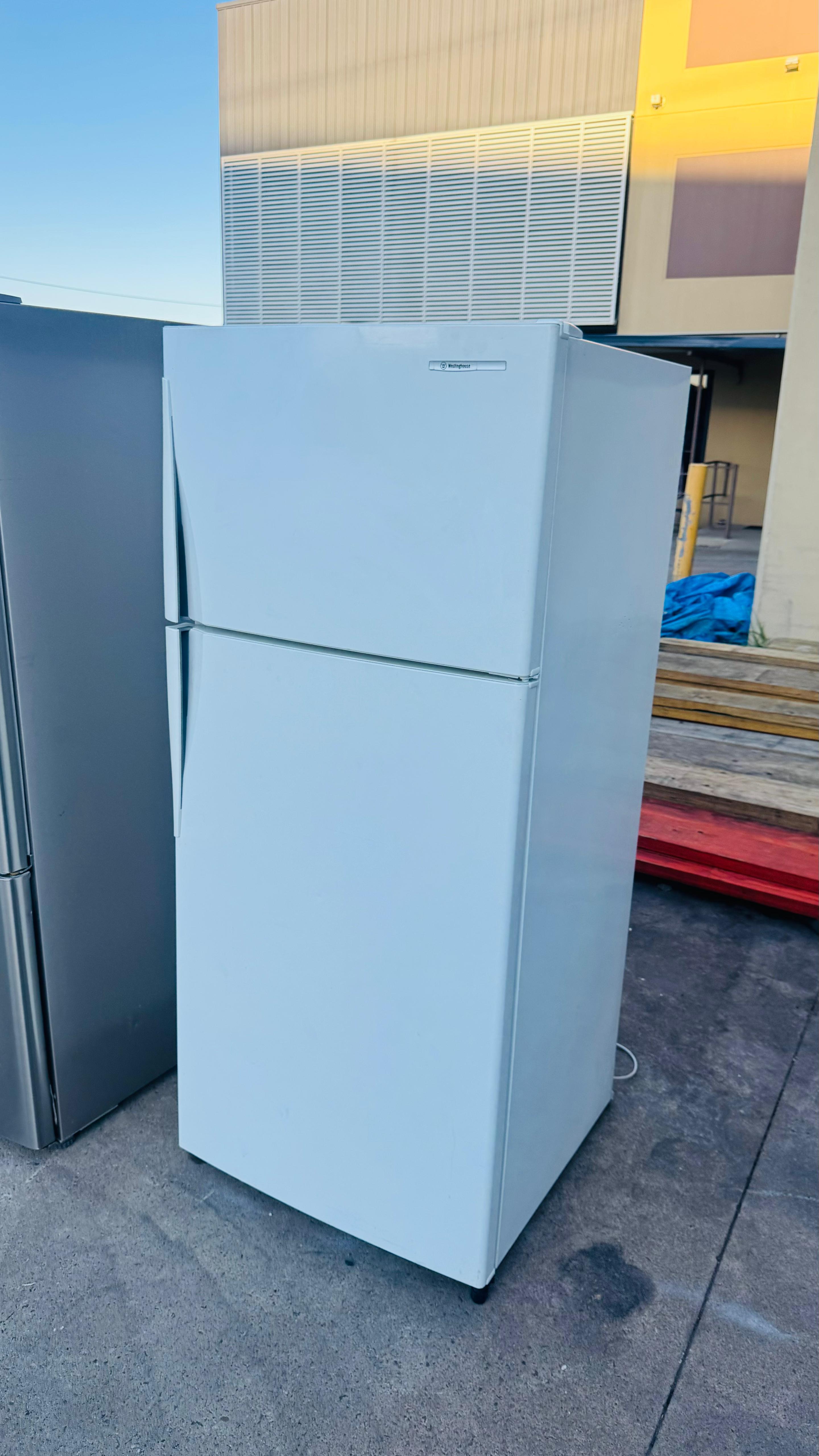 WESTINGHOUSE 420 LITRES FRIDGE FREEZER