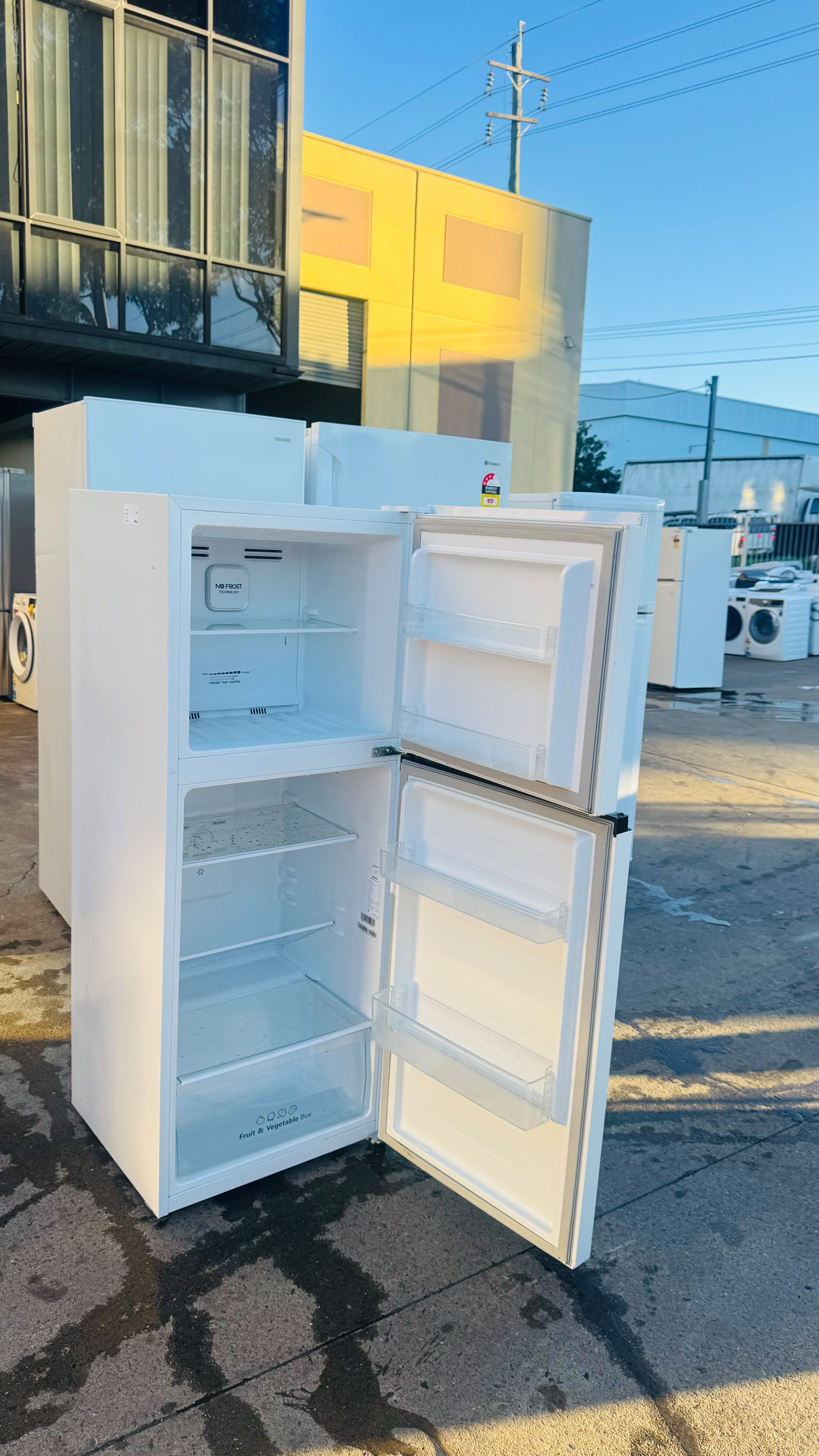 HISENSE 223 LITRES FRIDGE FREEZER