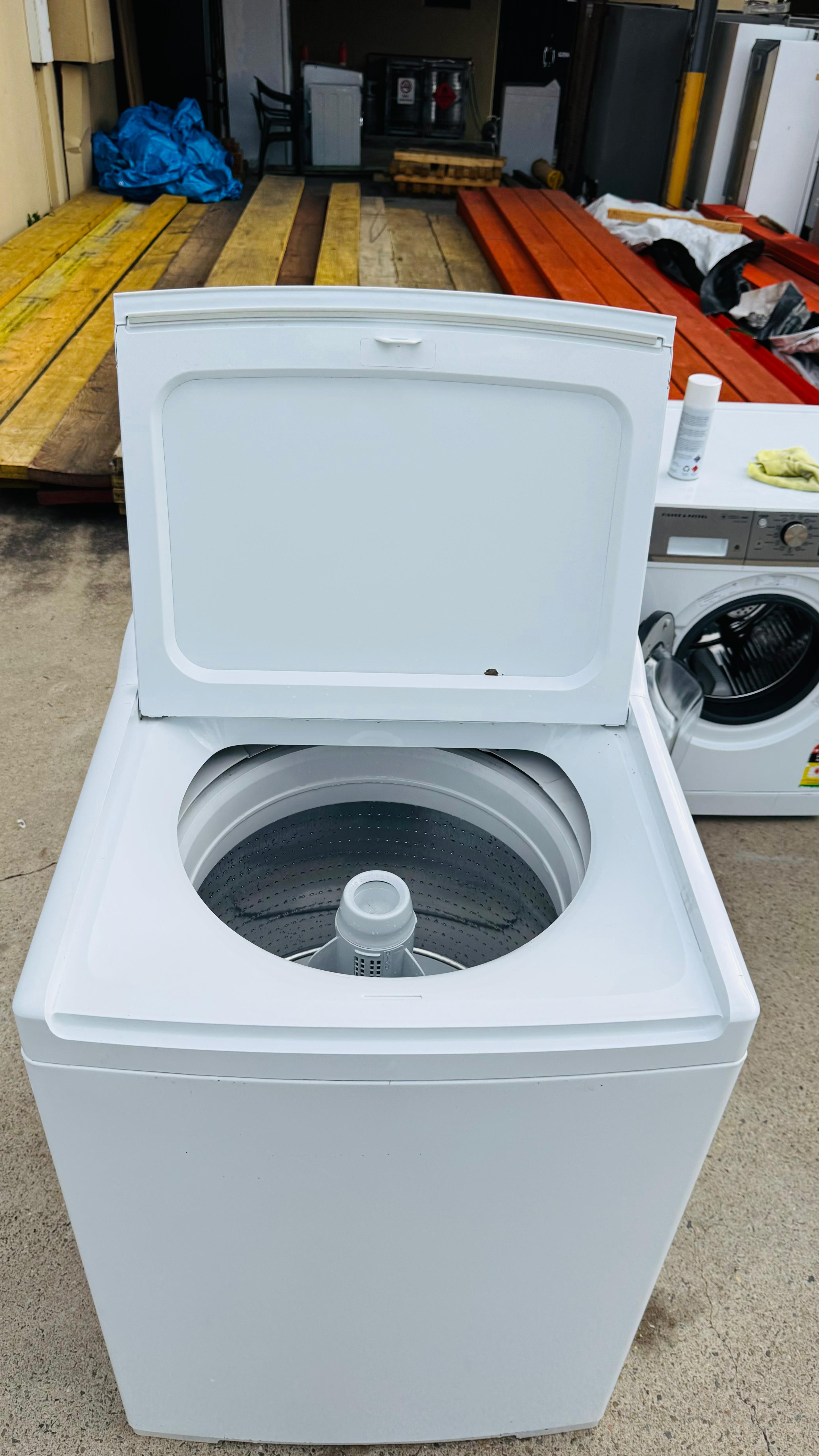 FISHER AND PAYKEL 10KGS TOP LOADER WASHING MACHINE