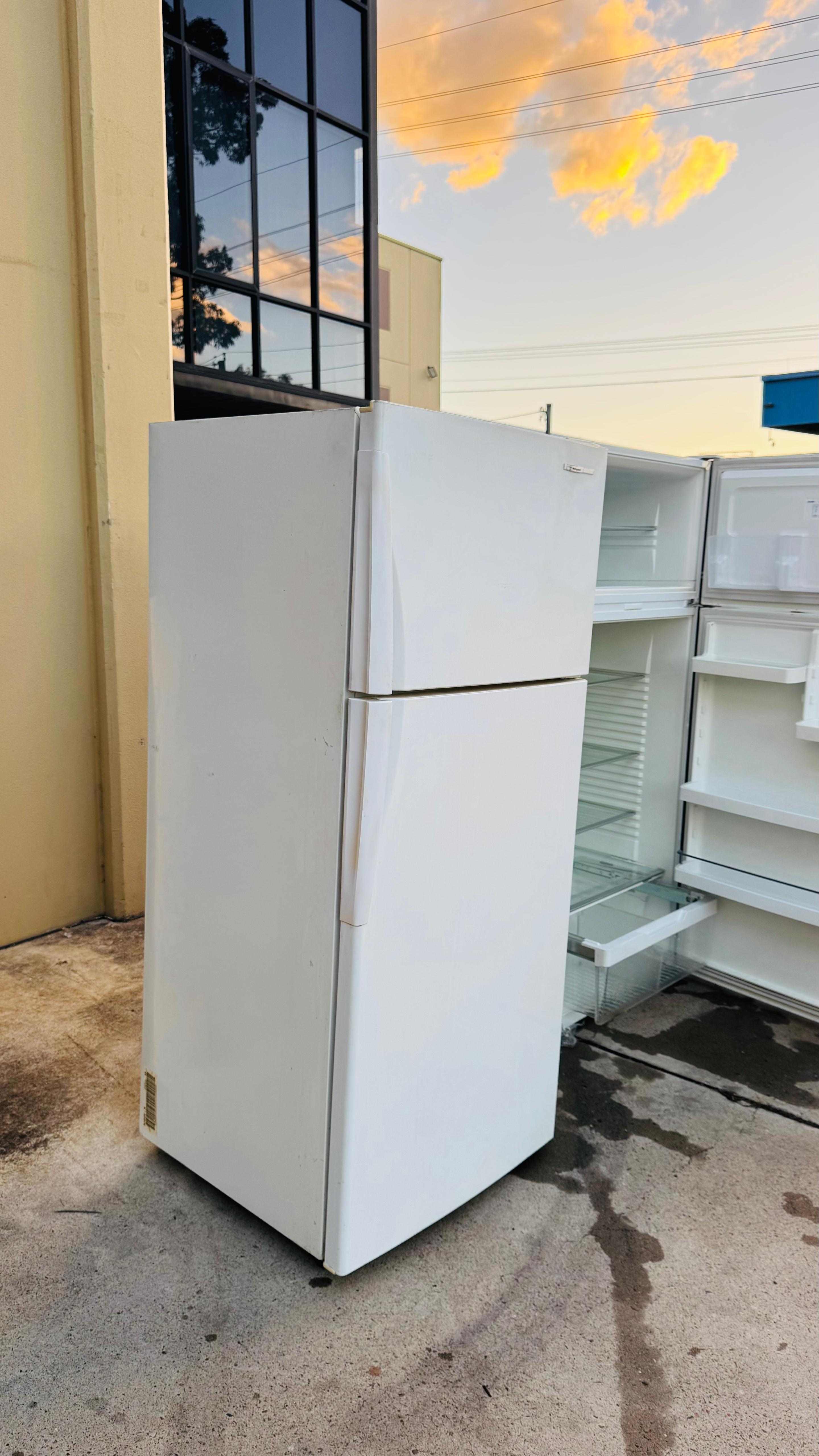 WESTINGHOUSE 416 LITRES FRIDGE FREEZER