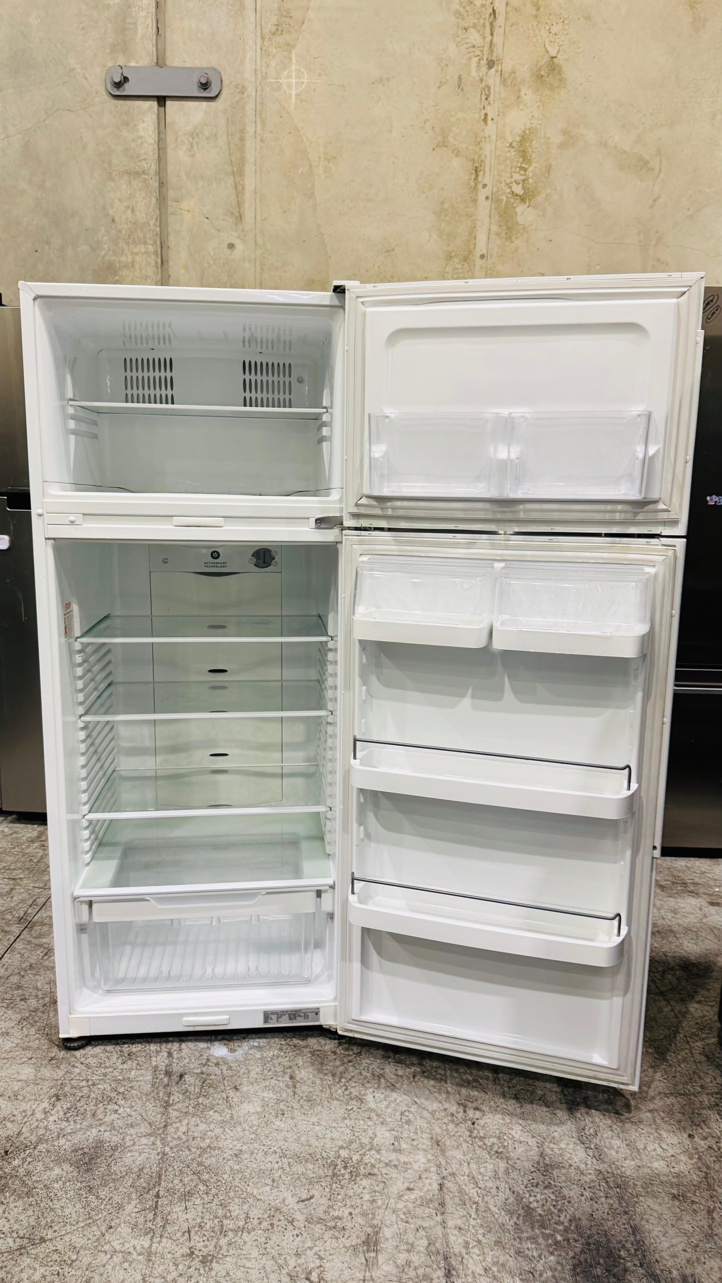 FISHER AND PAYKEL380 LITRES FRIDGE FREEZER
