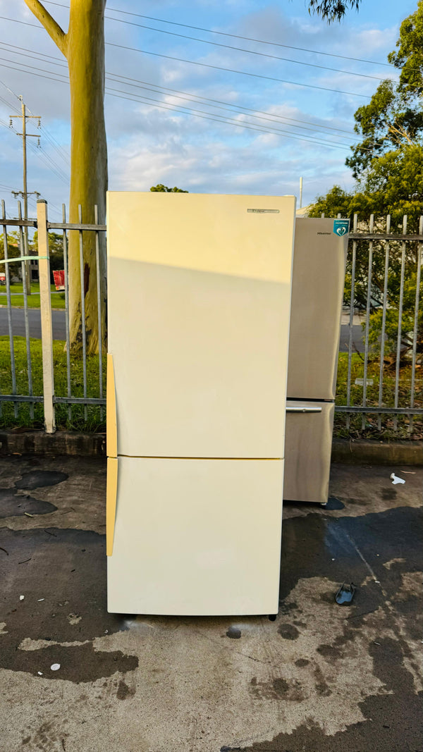 WESTINGHOUSE 380 LITRES FRIDGE FREEZER