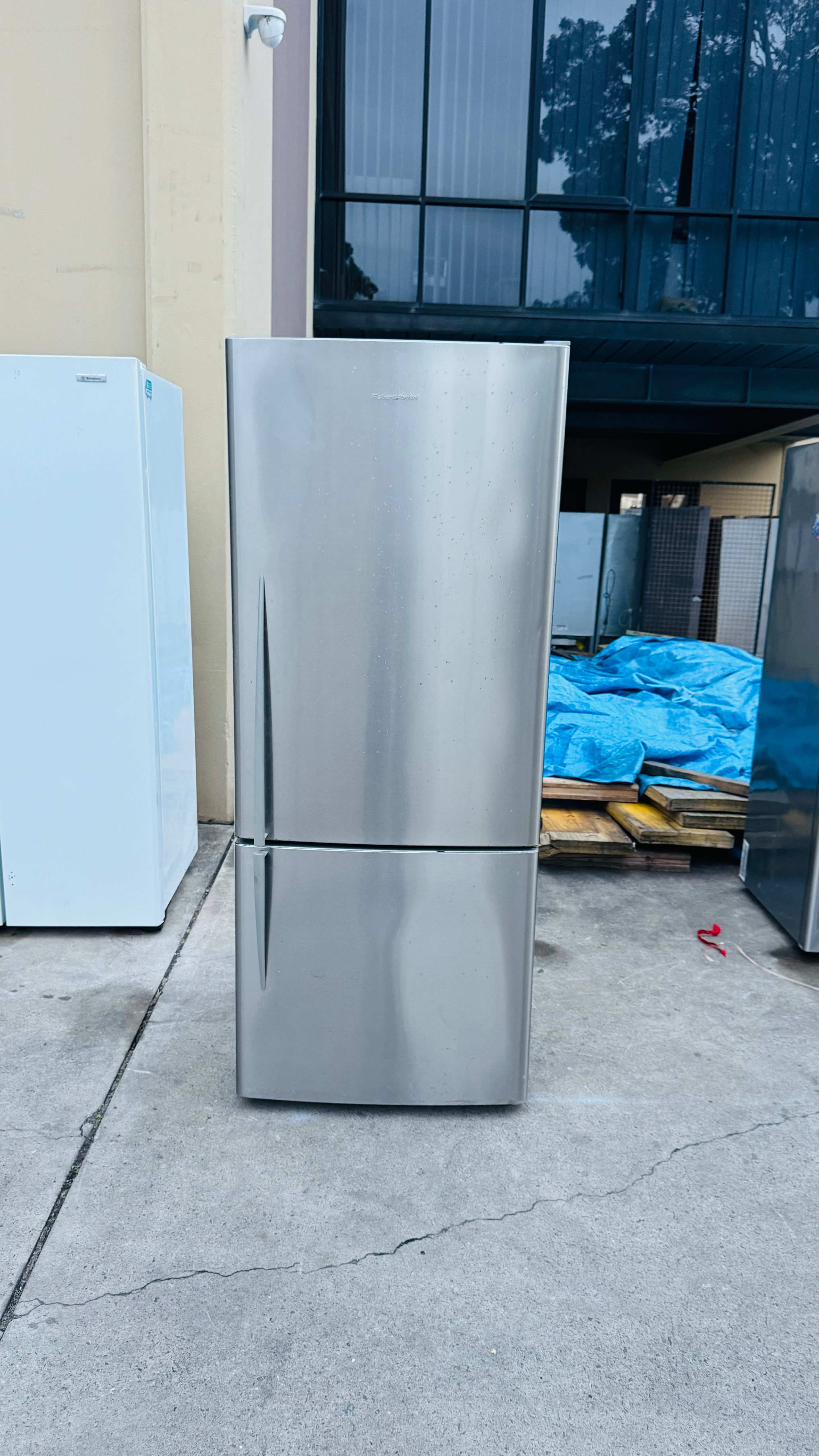 FISHER AND PAYKEL 442 LITRES FRIDGE FREEZER