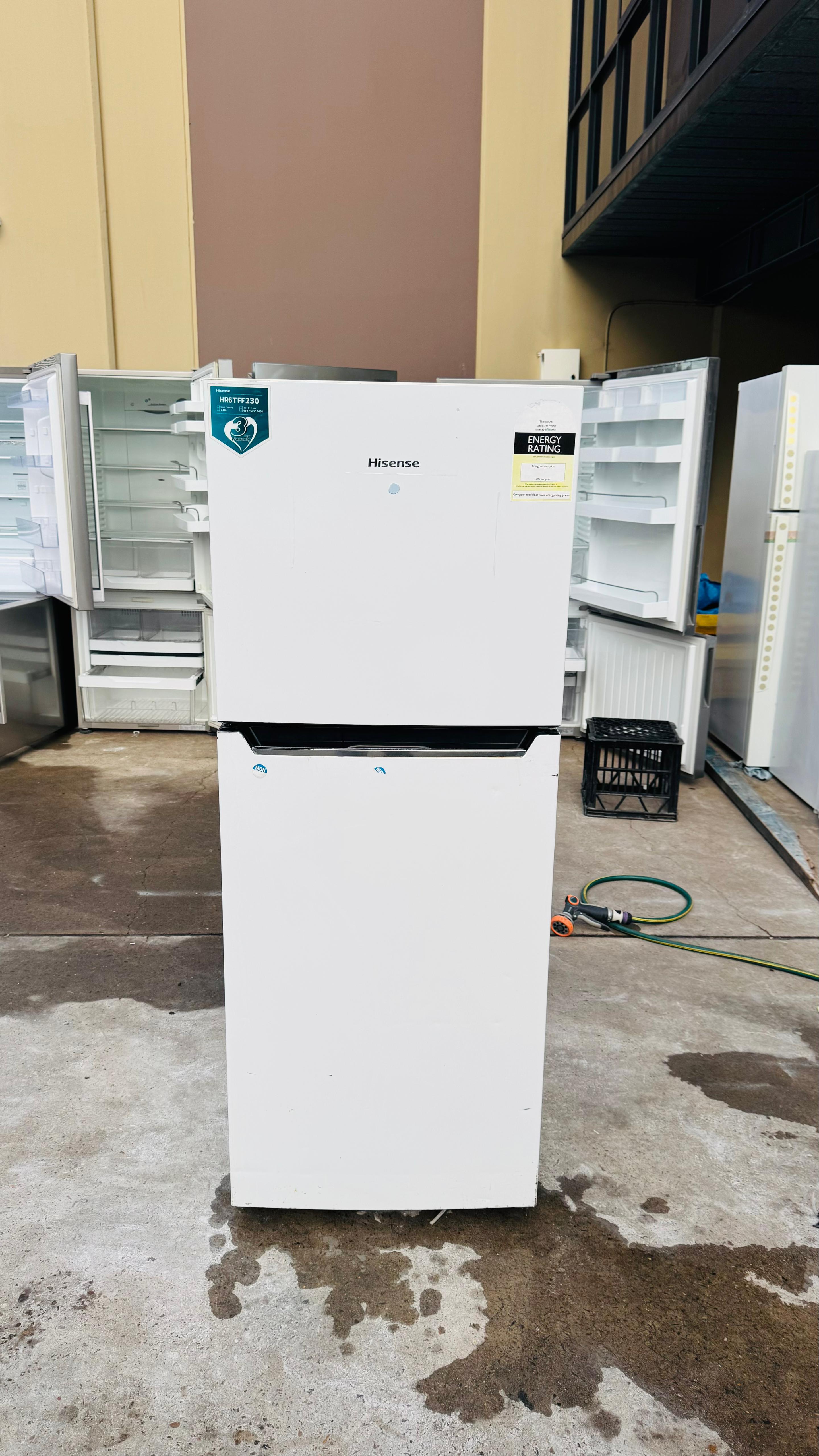 HISENSE 230 LITRES FRIDGE FREEZER