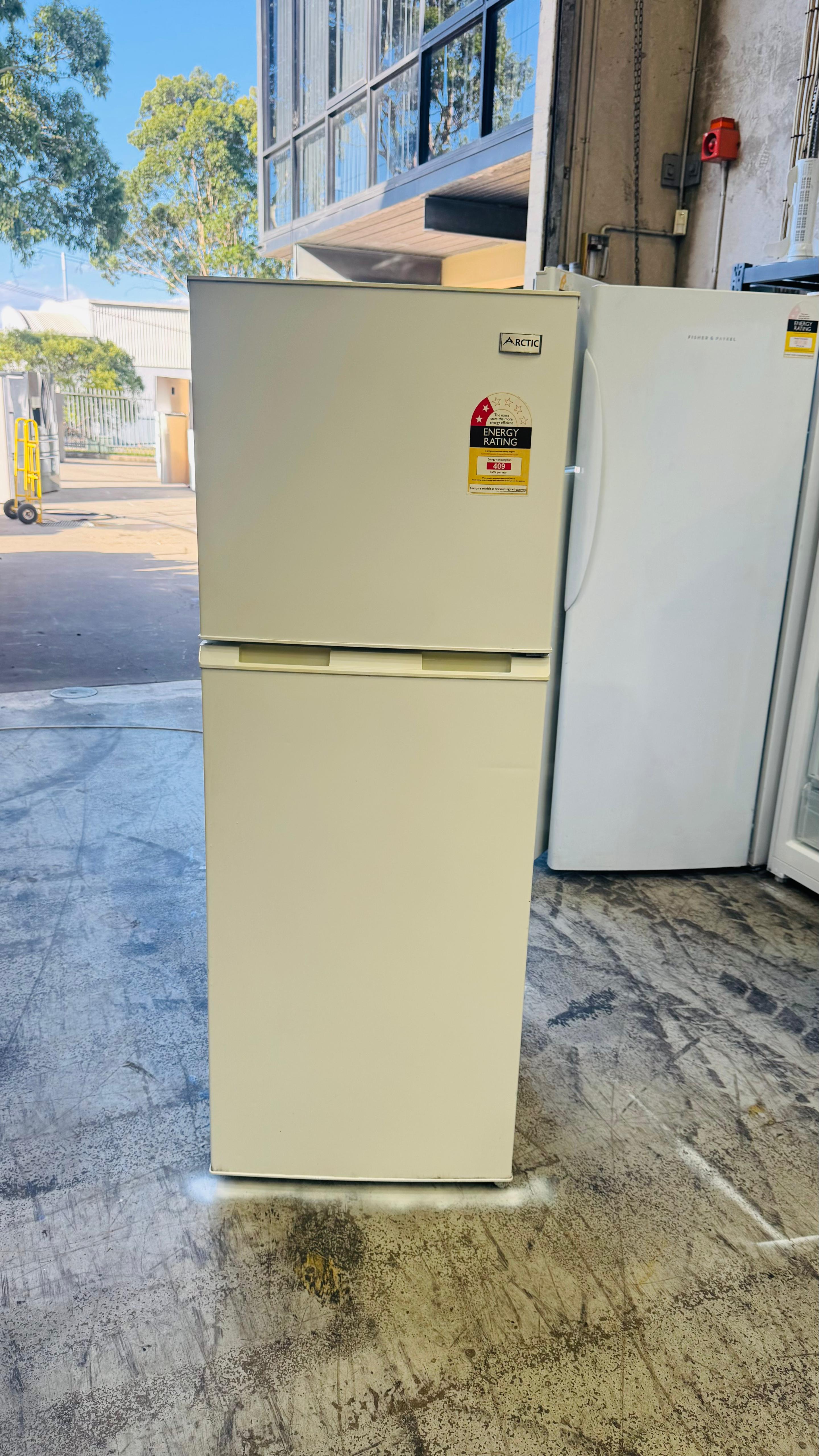 ARCTIC 239 LITRES FRIDGE FREEZER
