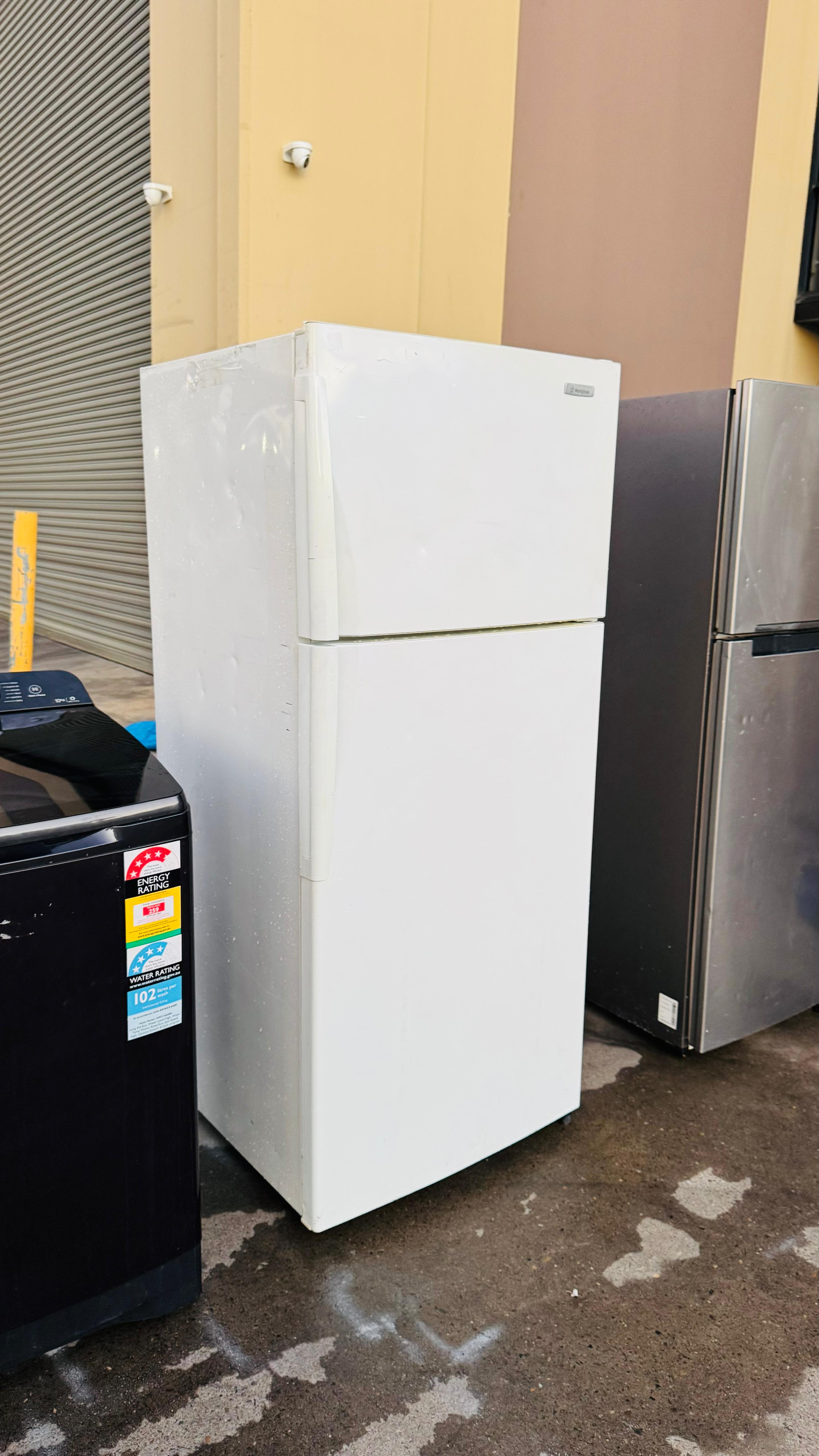 WESTINGHOUSE 420 LITRES FRIDGE FREEZER