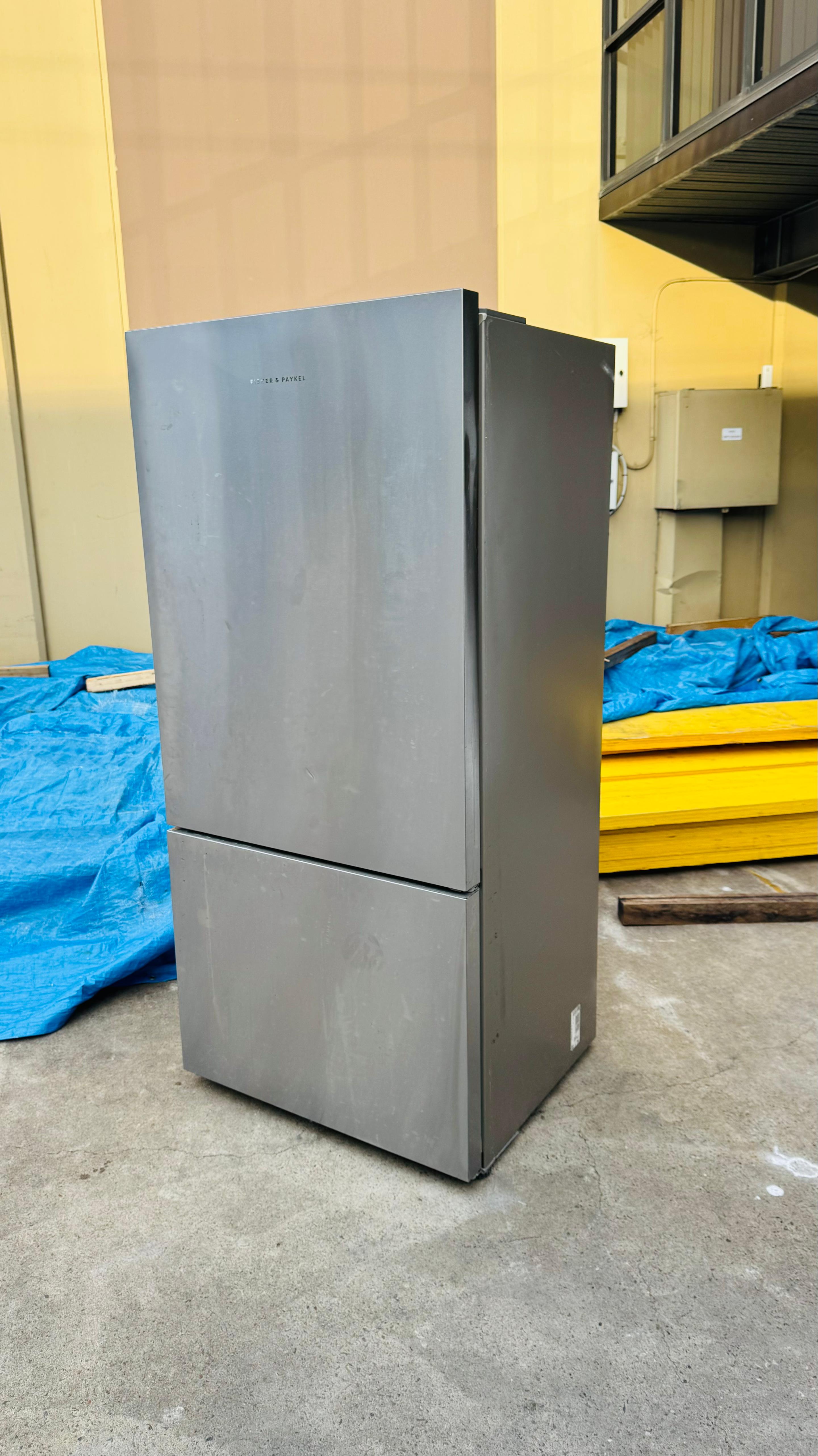 FISHER AND PAYKEL 519 LITRES FRIDGE FREEZER