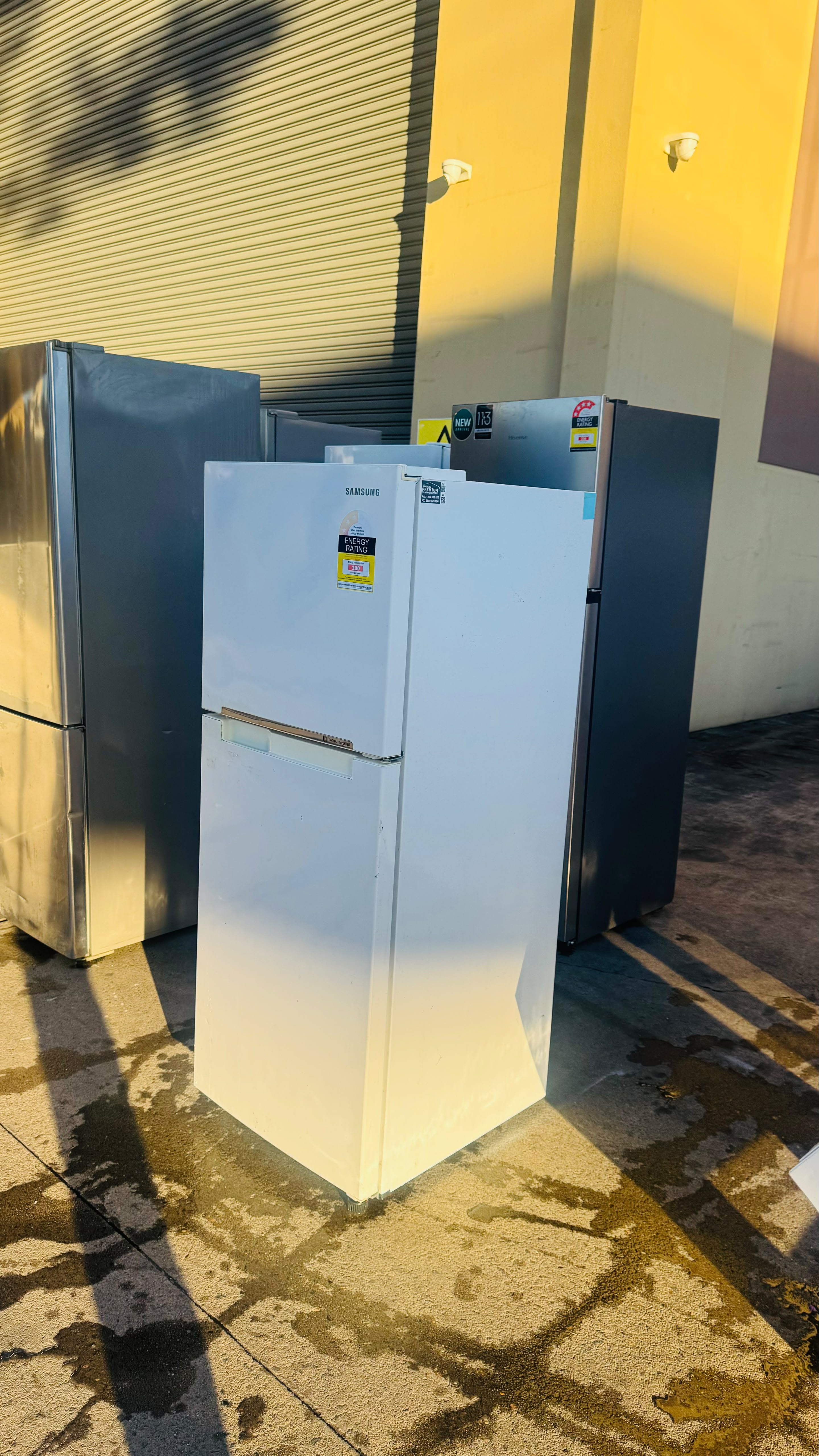 SAMSUNG 255 LITRES FRIDGE FREEZER