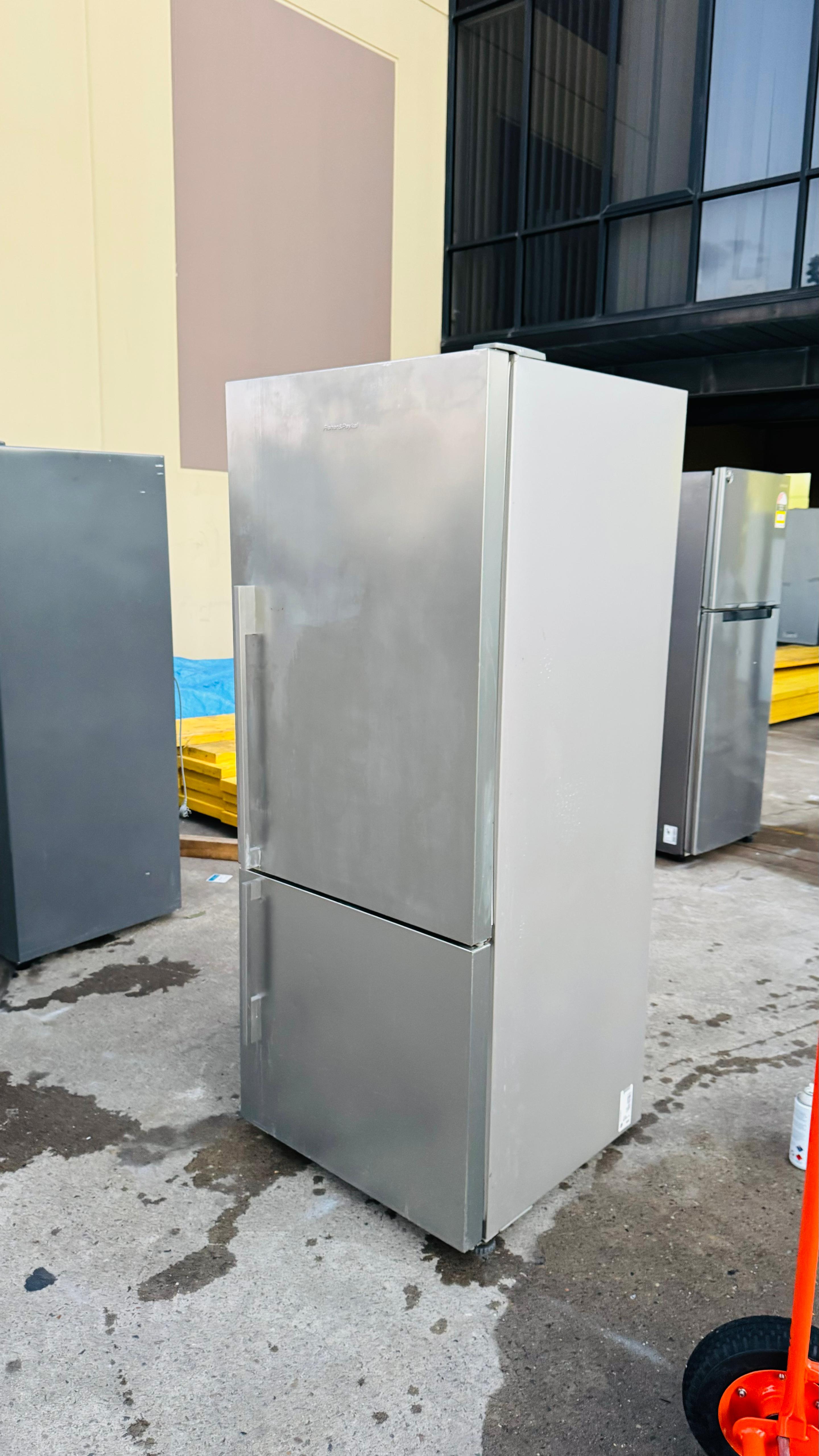 FISHER AND PAYKEL 442 LITRES FRIDGE FREEZER