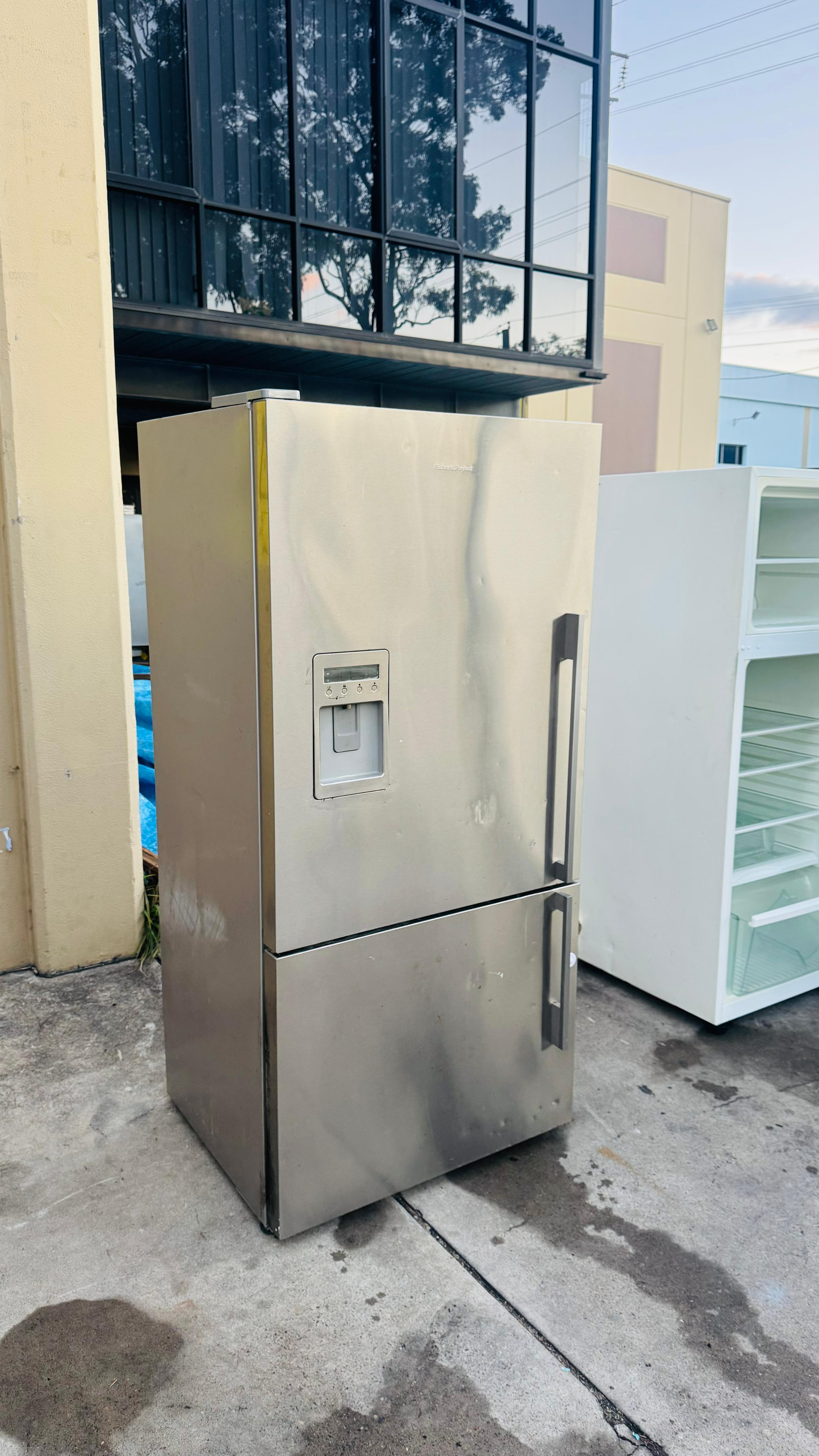 FISHER AND PAYKEL 519 LITRES FRIDGE FREEZER DISPLAY NOT WORKING CANT SENT TEMPRATURE