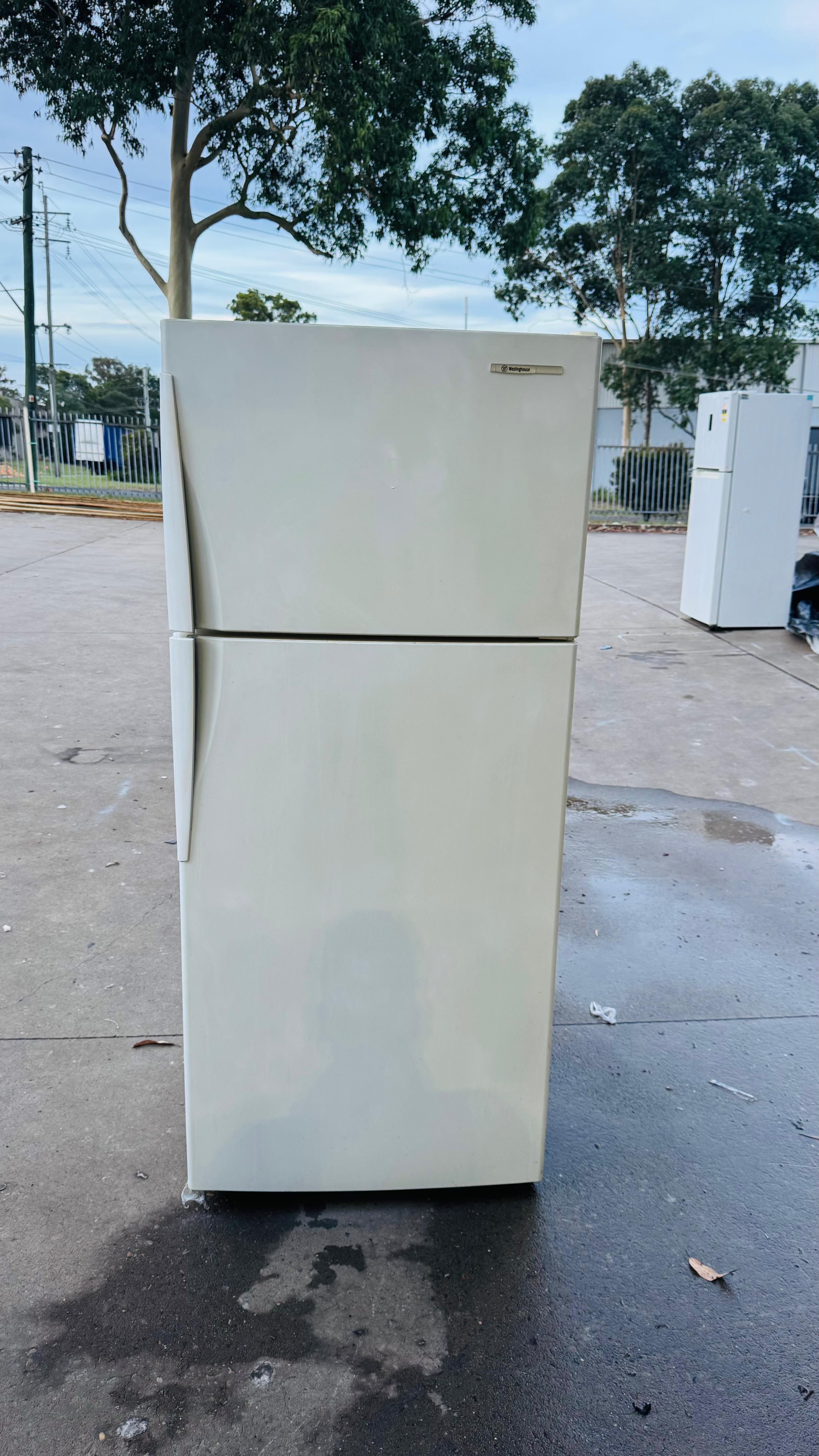 WESTINGHOUSE 416 LITRES FRIDGE FREEZER