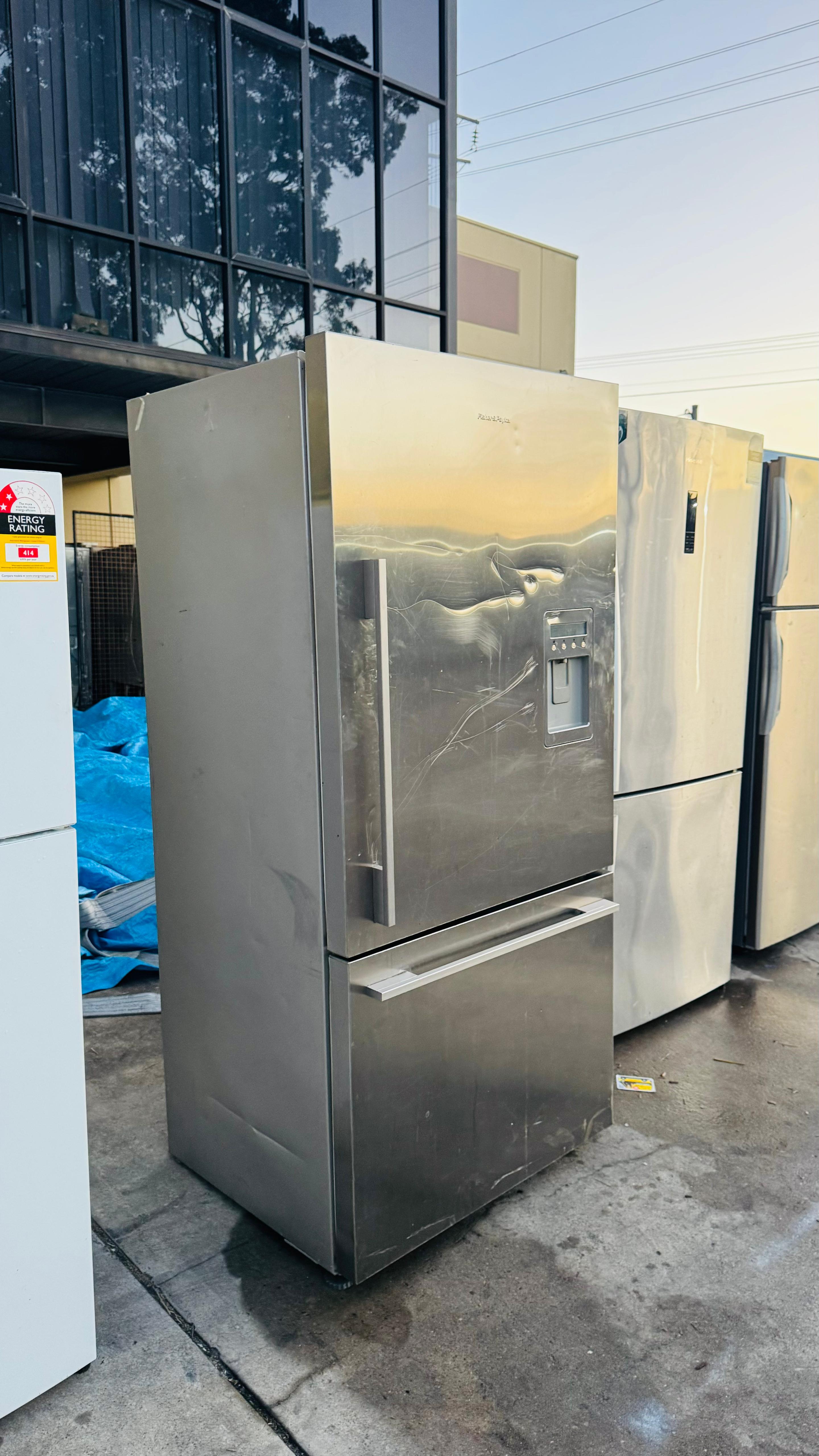 FISHER AND PAYKEL 519 LITRES FRIDGE FREEZER