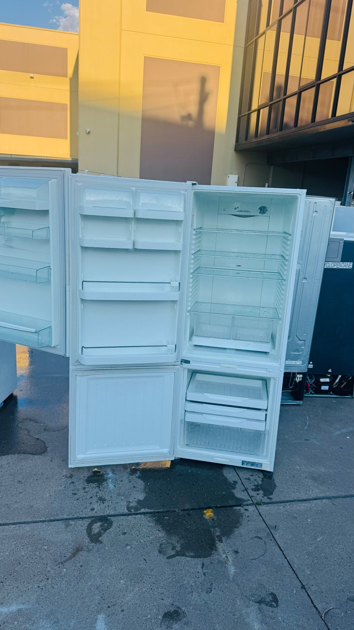 FISHER AND PAYKEL 404 LITRES FRIDGE FREEZER