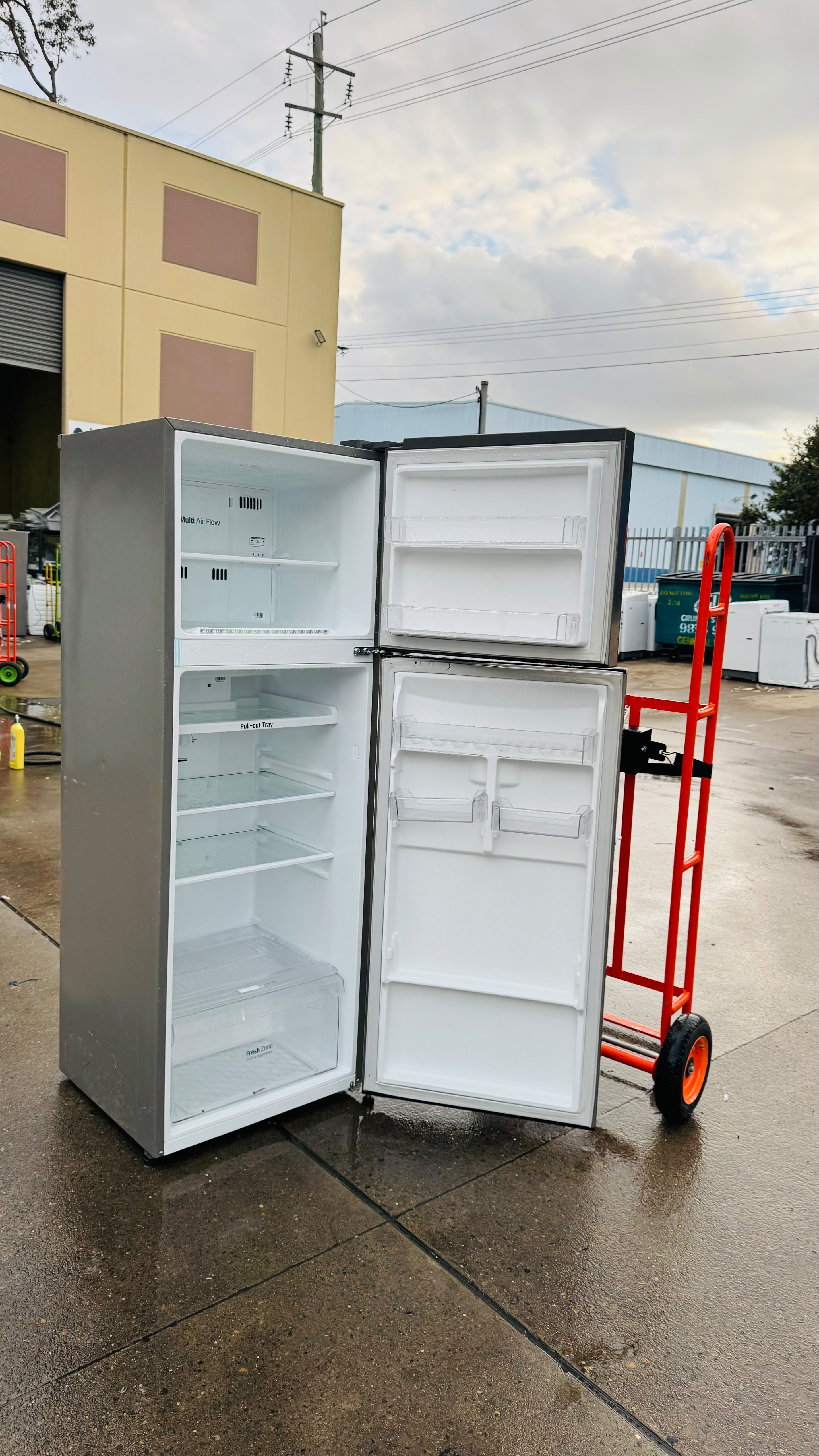 LG 332 LITRES FRIDGE FREEZER