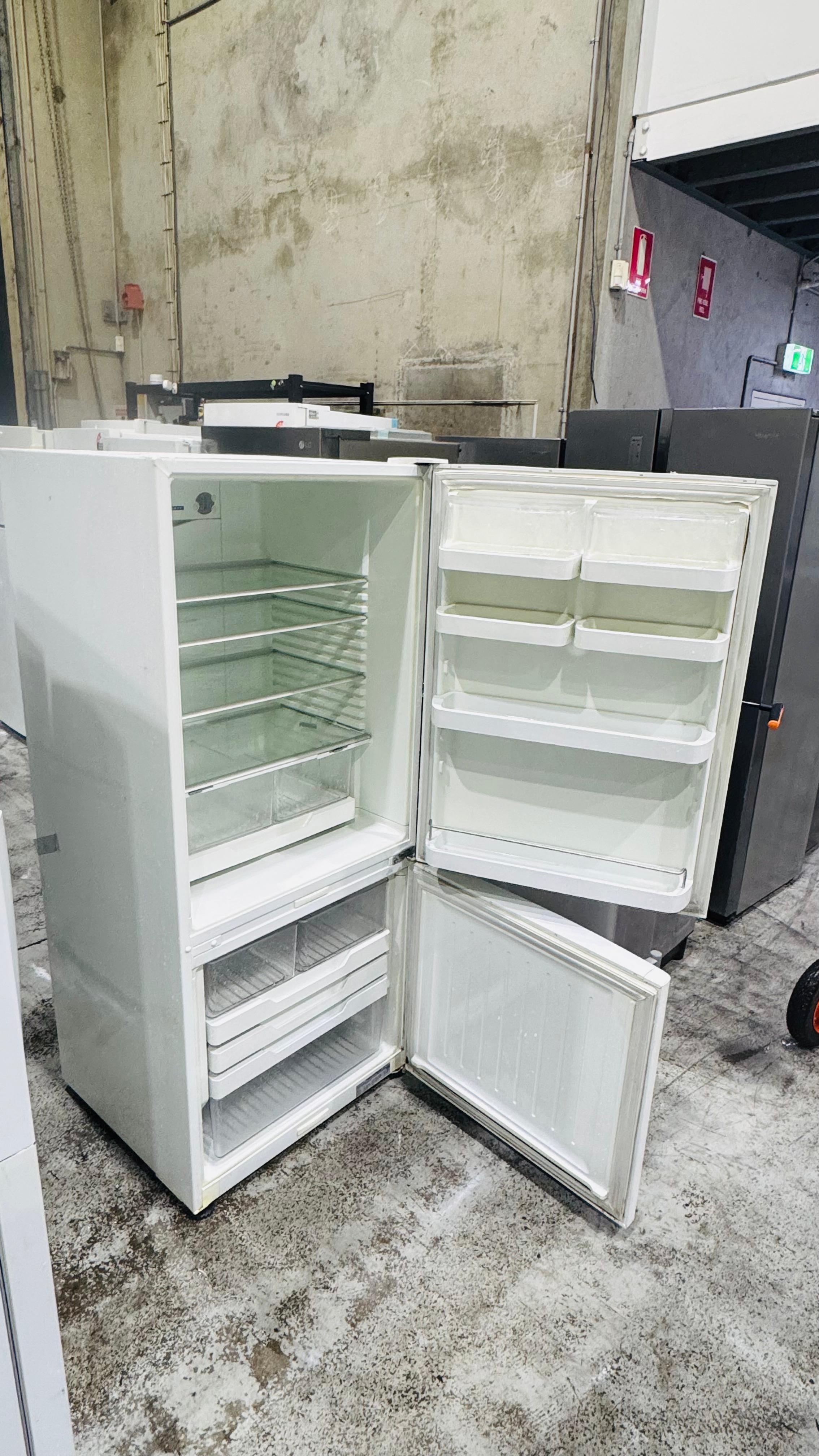 FISHER AND PAYKEL 404 LITRES FRIDGE FREEZER