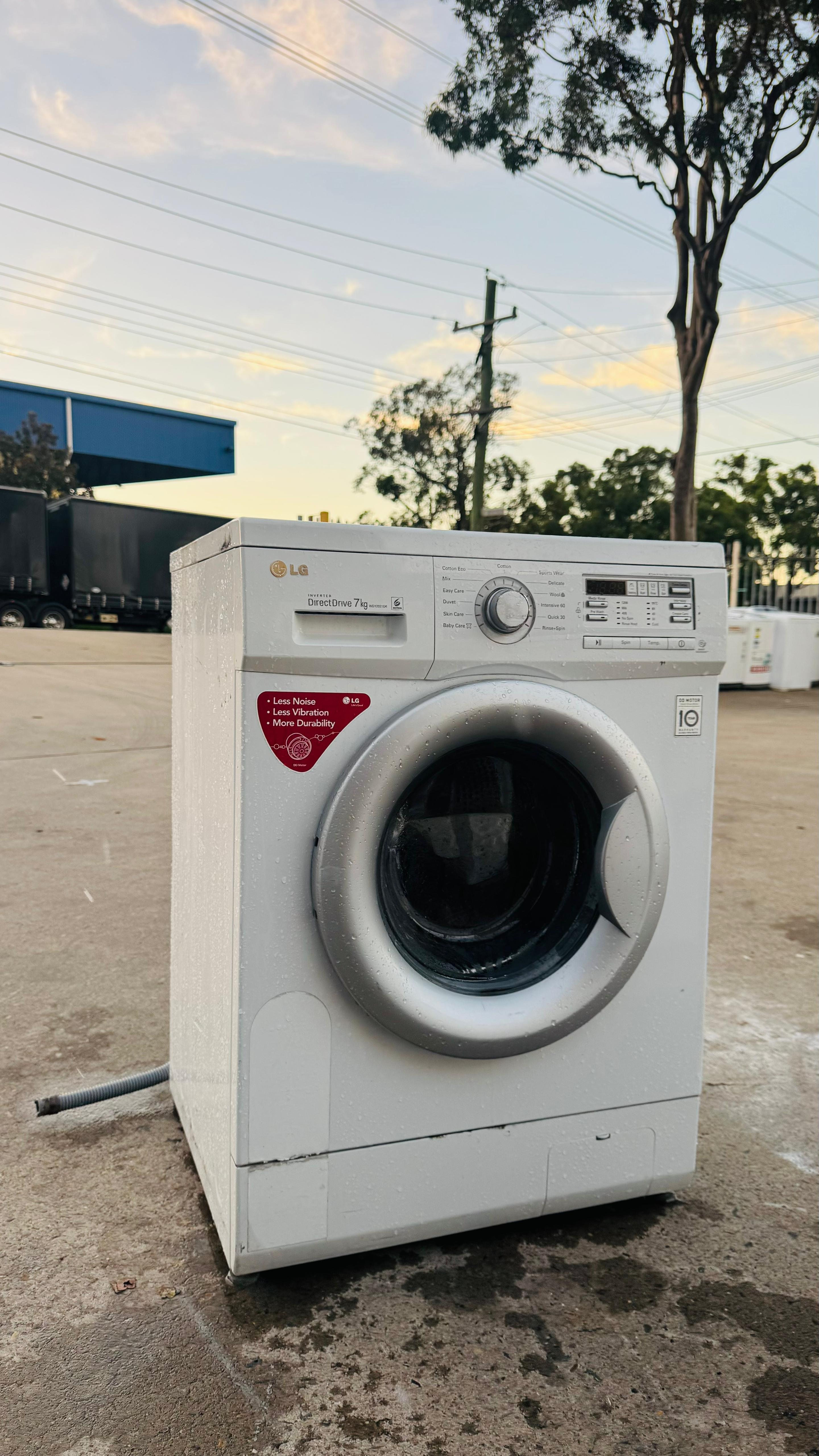 LG 7KGS FRONT LOADER WASHING MACHINE