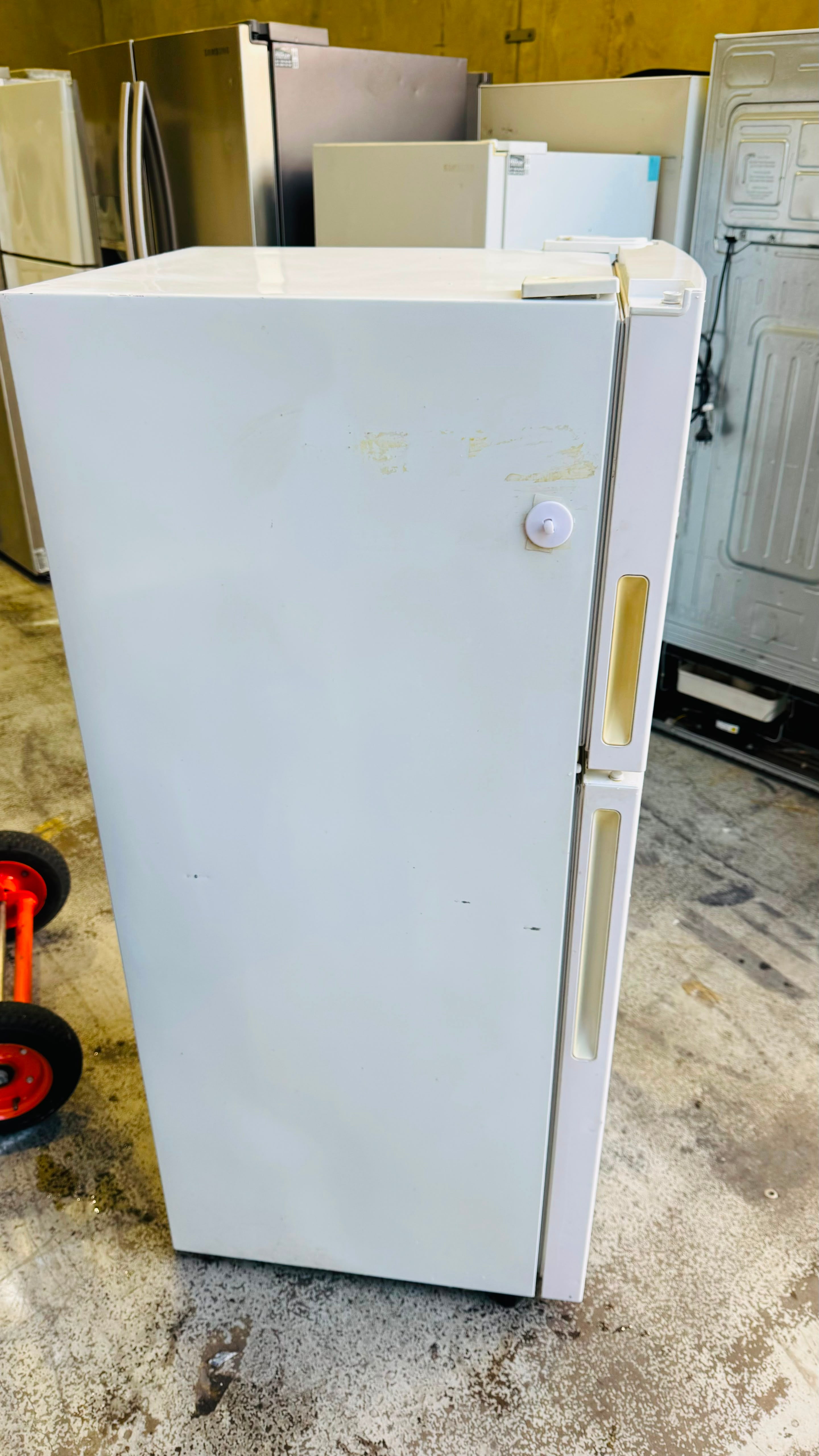 HAIER 222 LITRES FRIDGE FREEZER