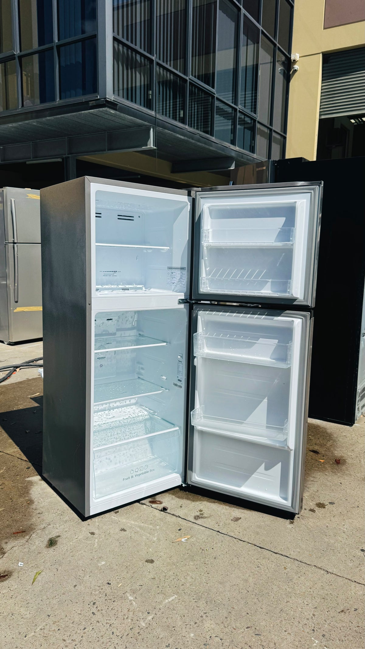 HISENSE 205 LITRES FRIDGE FREEZER