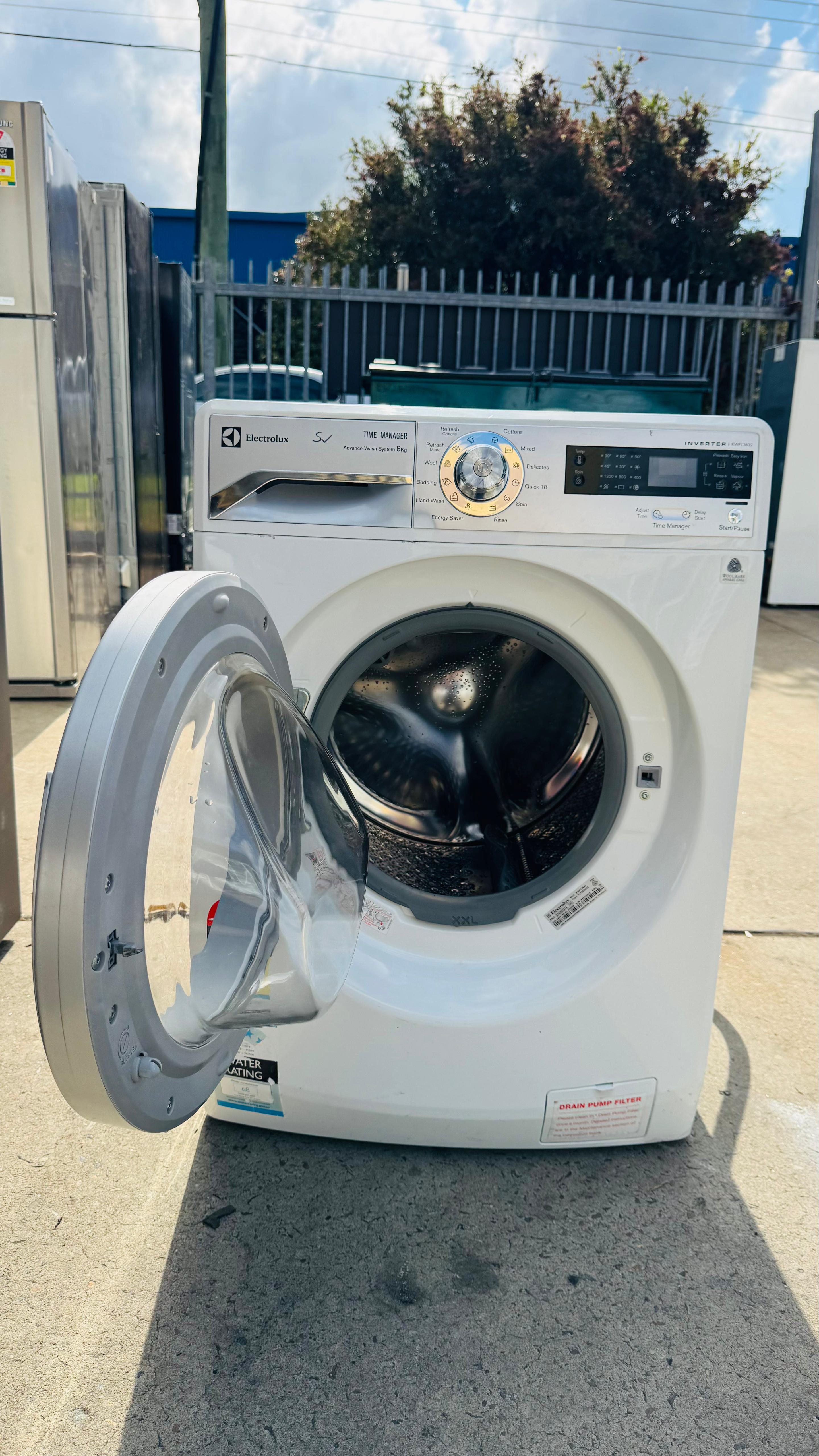 ELECTROLUX 8KGS FRONT LOADER WASHING MACHINE