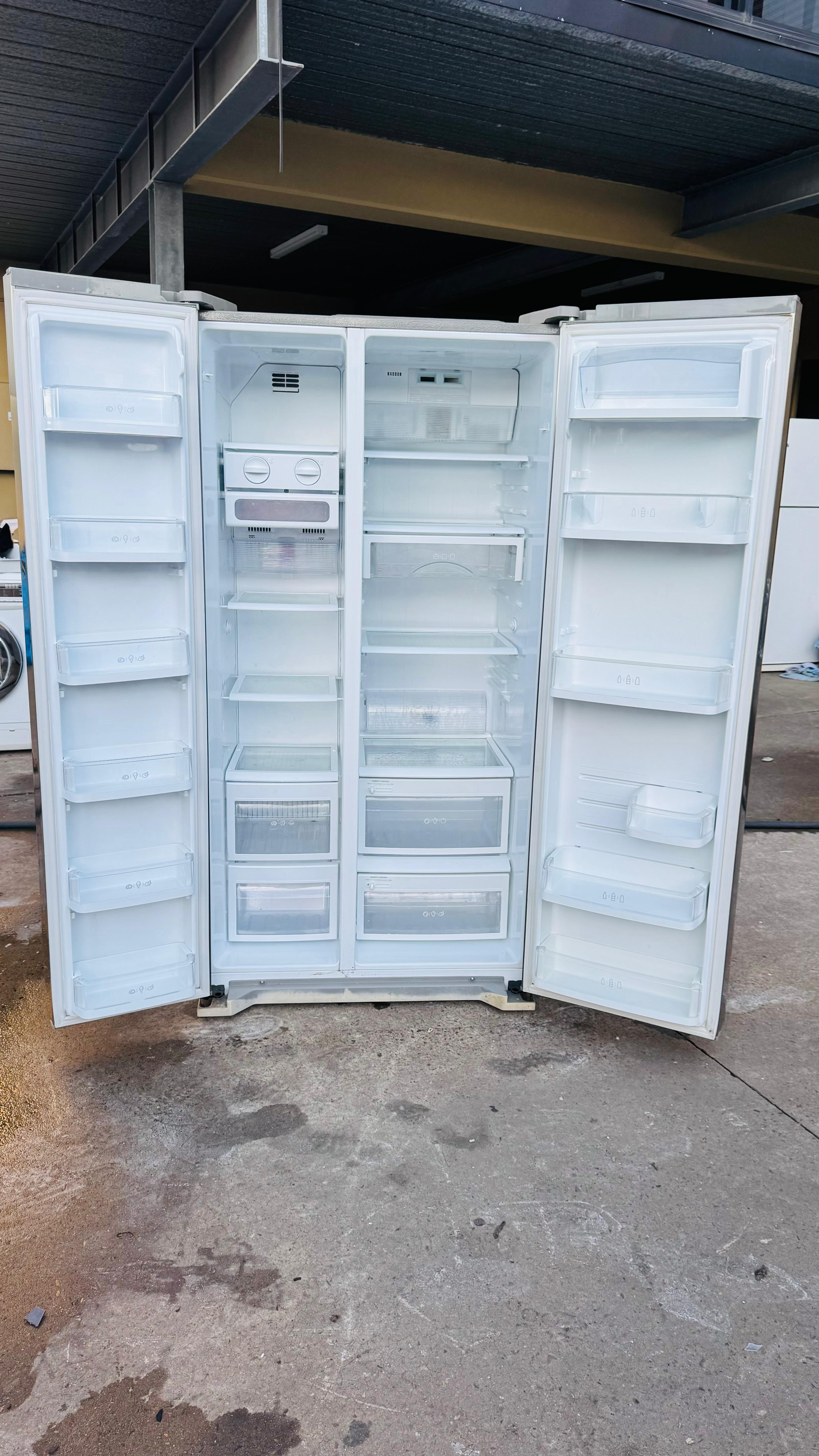 LG 641 LITRES SIDE BY SIDE DOOR FRIDGE FREEZER