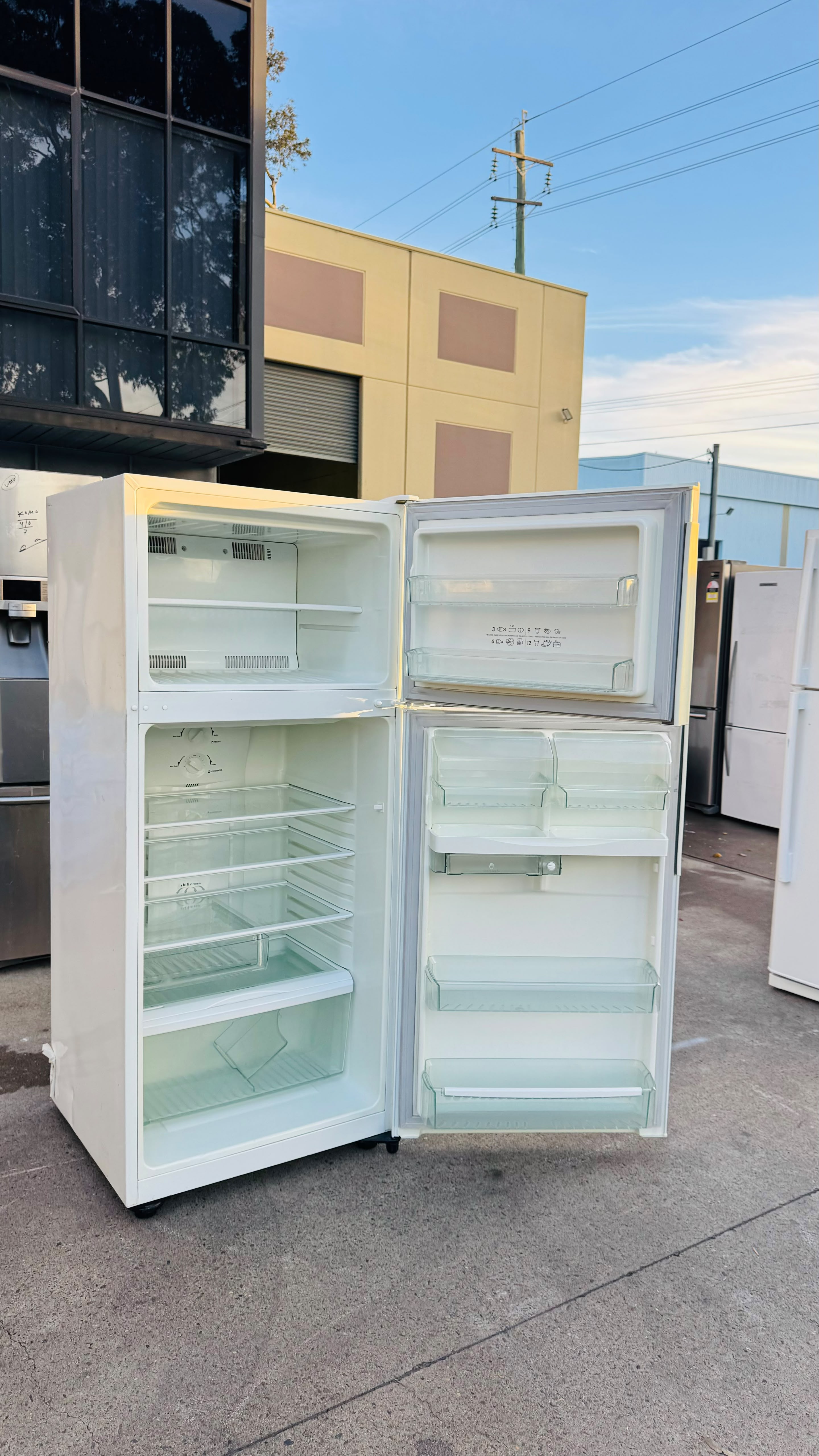 WESTINGHOUSE 420 LITRES FRIDGE FREEZER