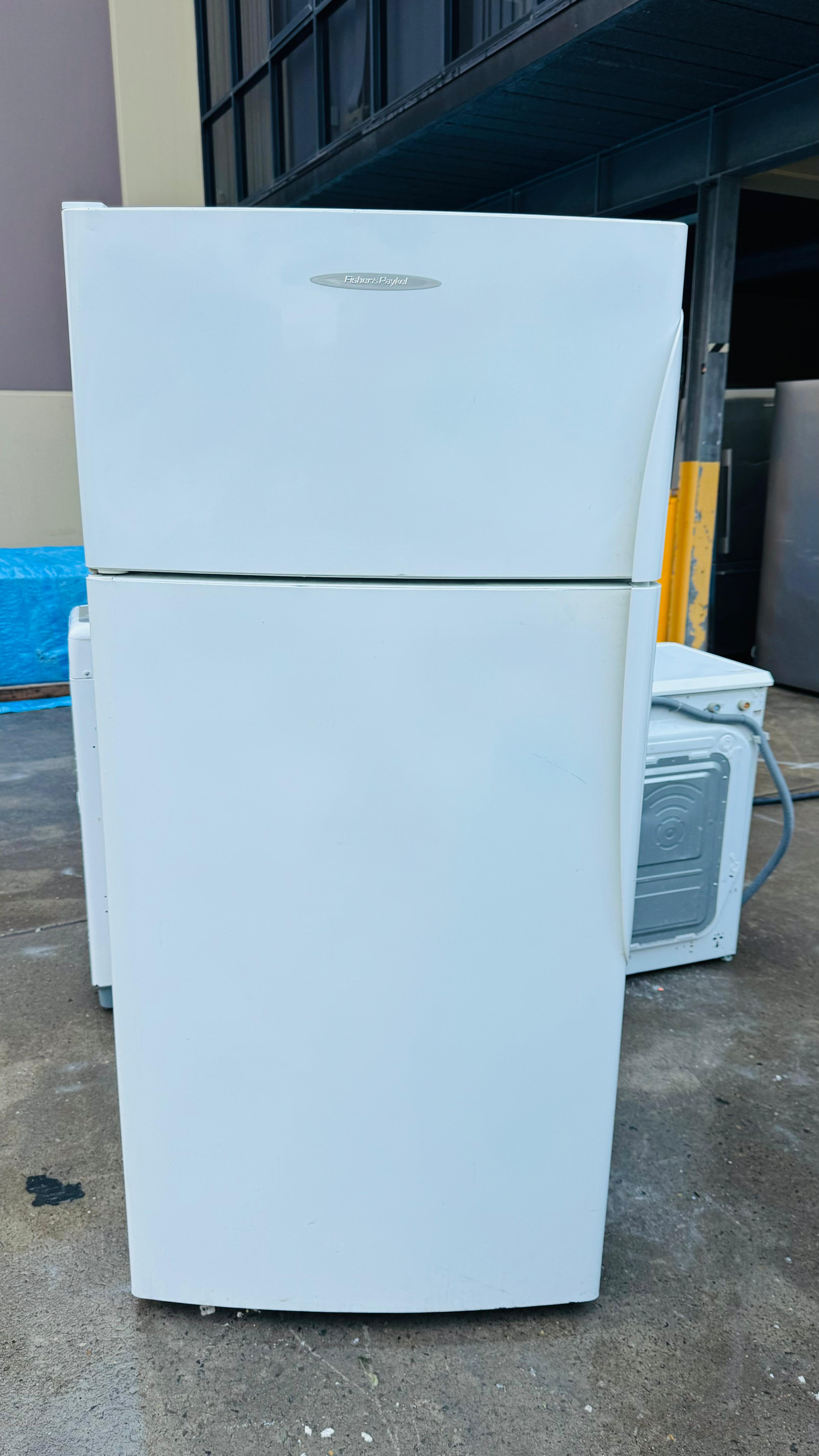 FISHER AND PAYKEL 519 LITRES FRIDGE FREEZER