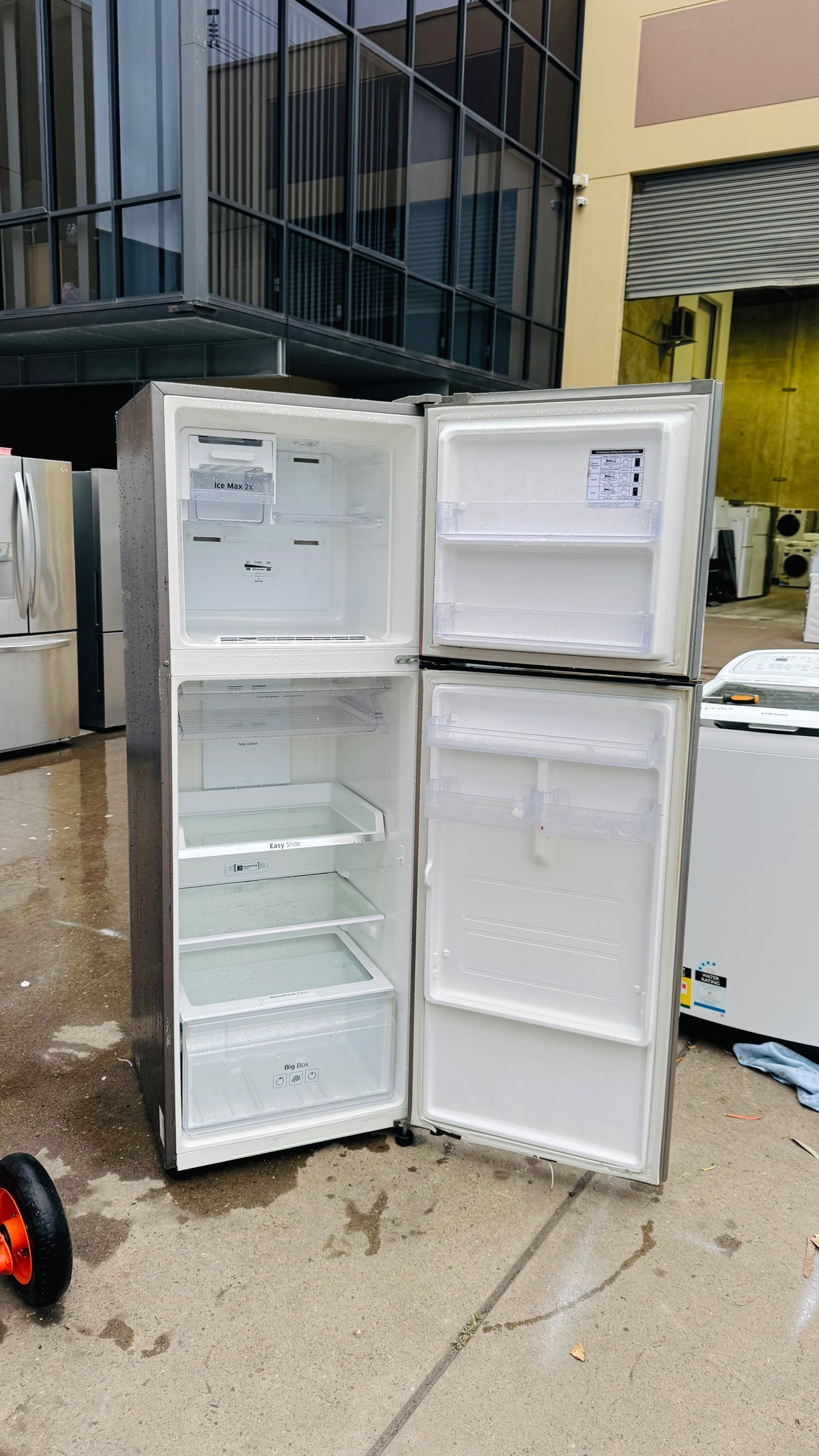 SAMSUNG 341 LITRES FRIDGE FREEZER