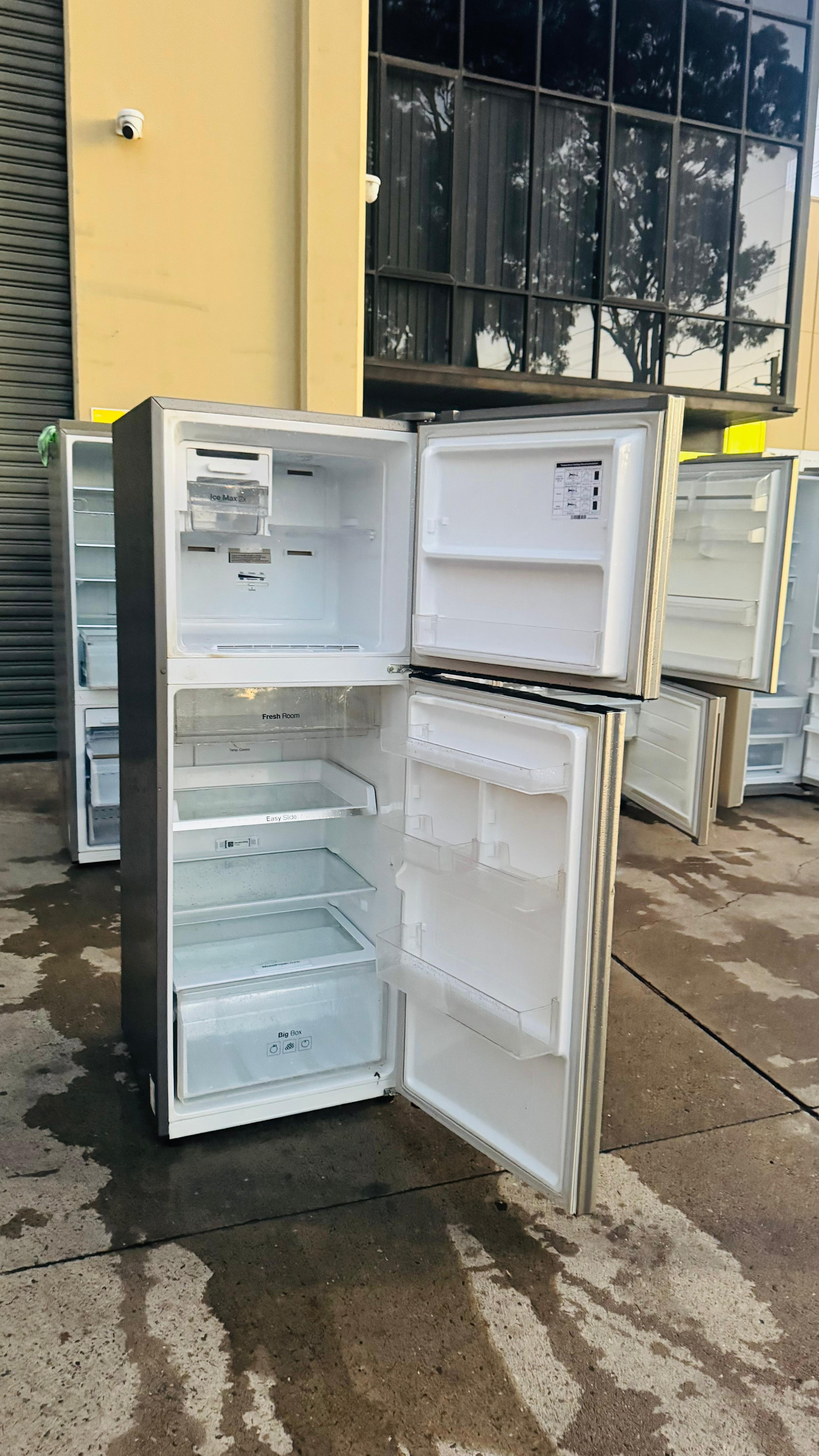 SAMSUNG 320 LITRES FRIDGE FREEZER