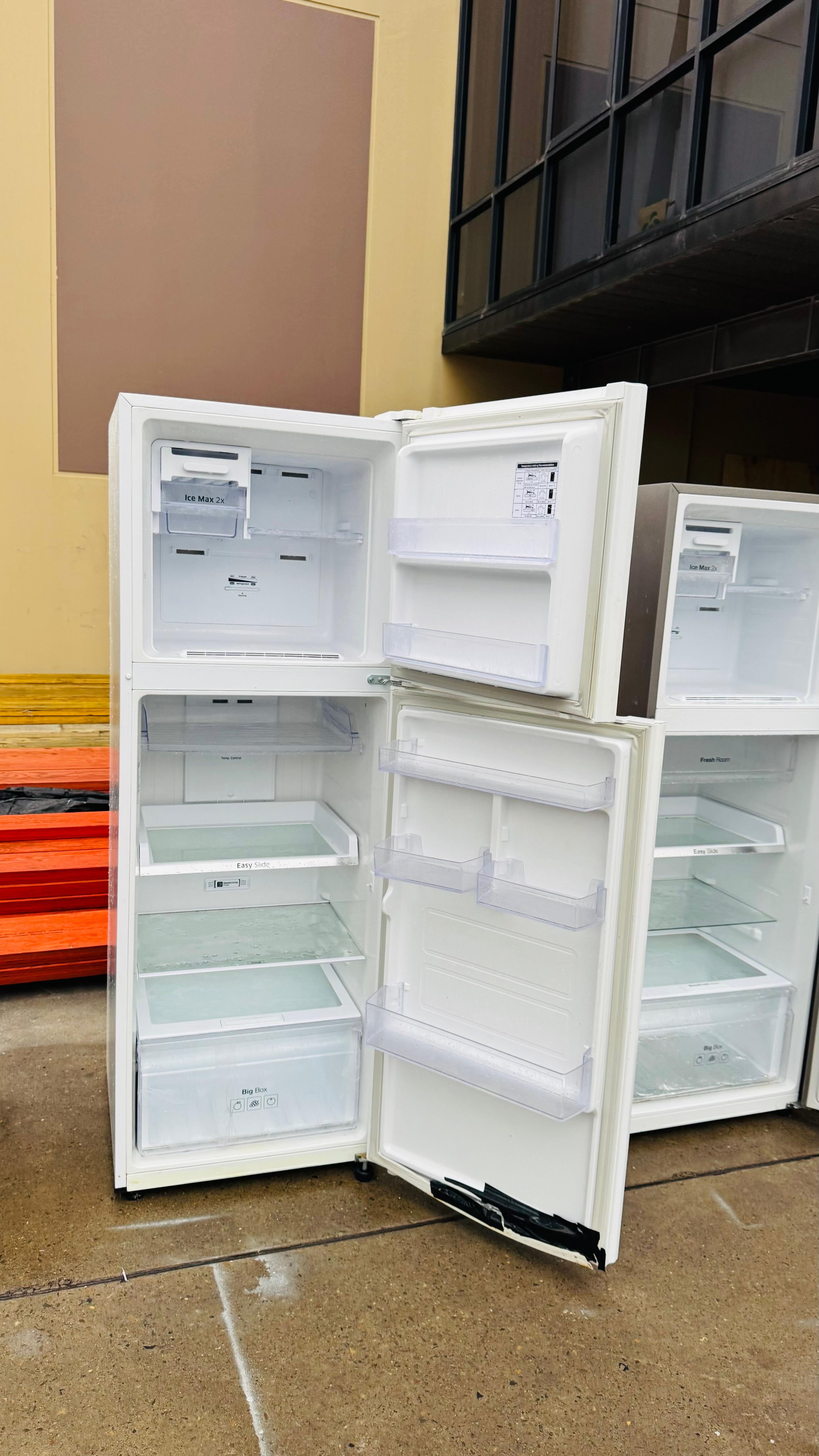 SAMSUNG 343 LITRES FRIDGE FREEZER