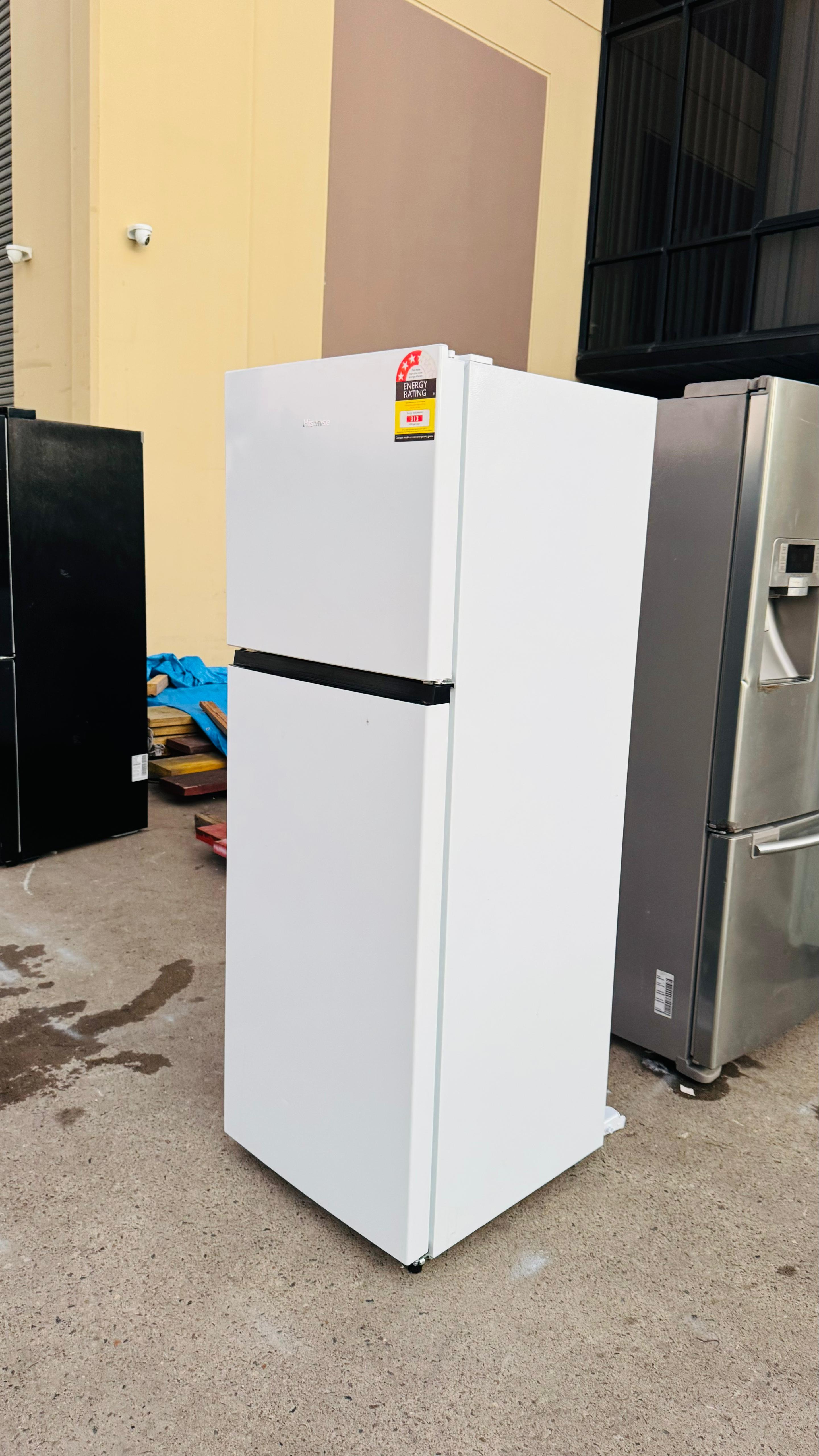 HISENSE 326 LITRES FRIDGE FREEZER