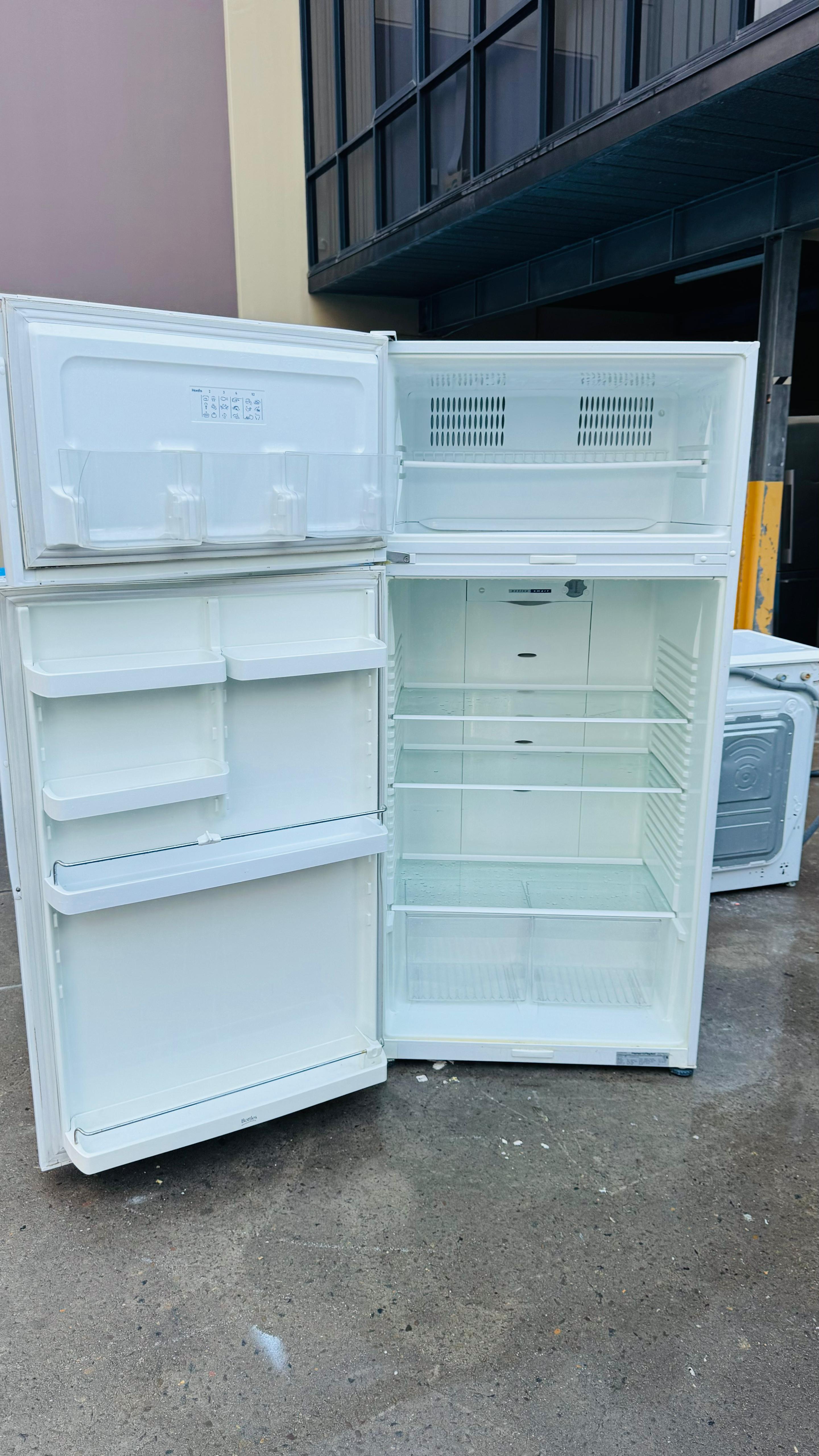 FISHER AND PAYKEL 519 LITRES FRIDGE FREEZER