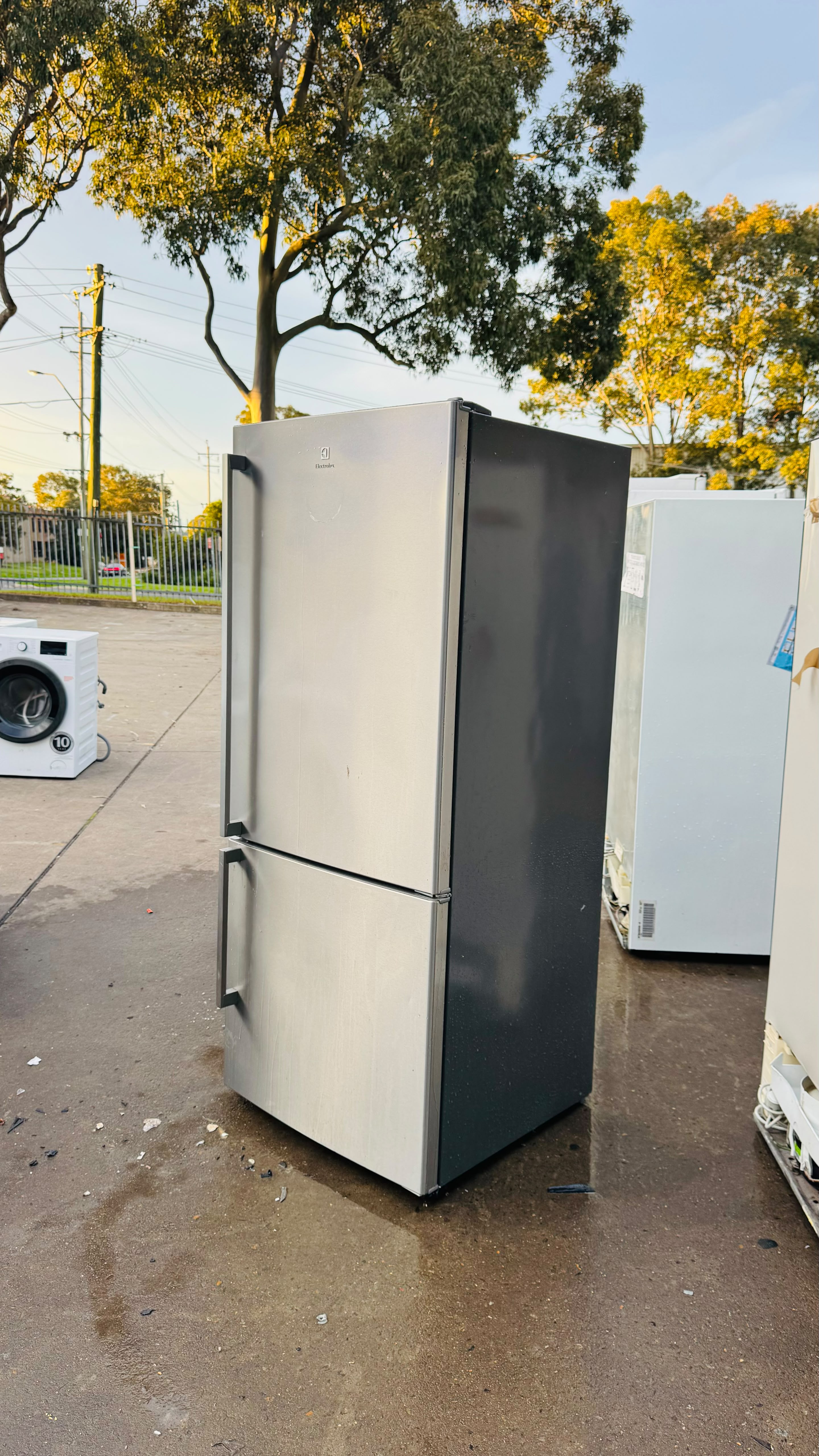 ELECTROLUX 430 LITRES FRIDGE FREEZER