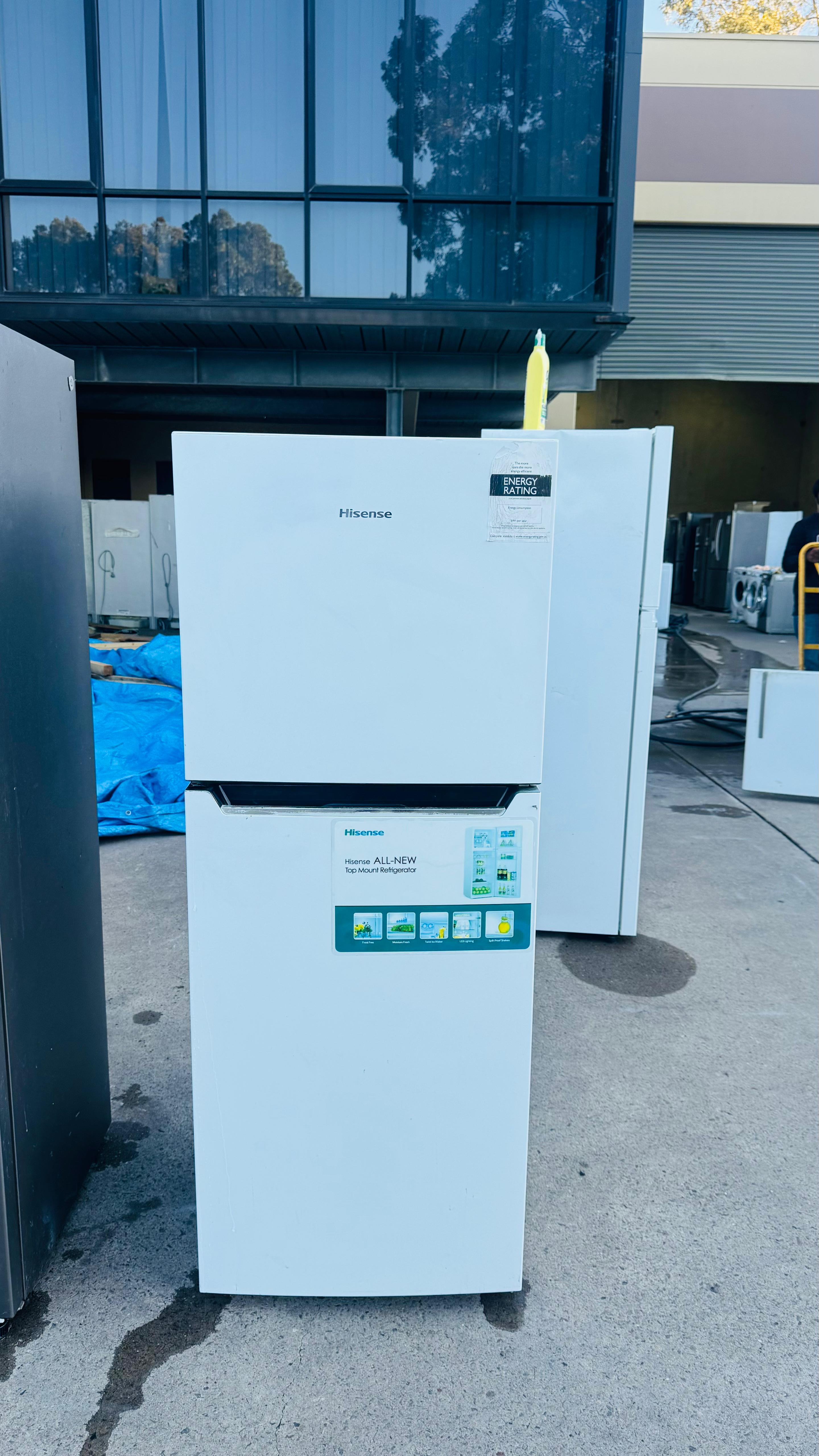 HISENSE 230 LITRES FRIDGE FREEZER