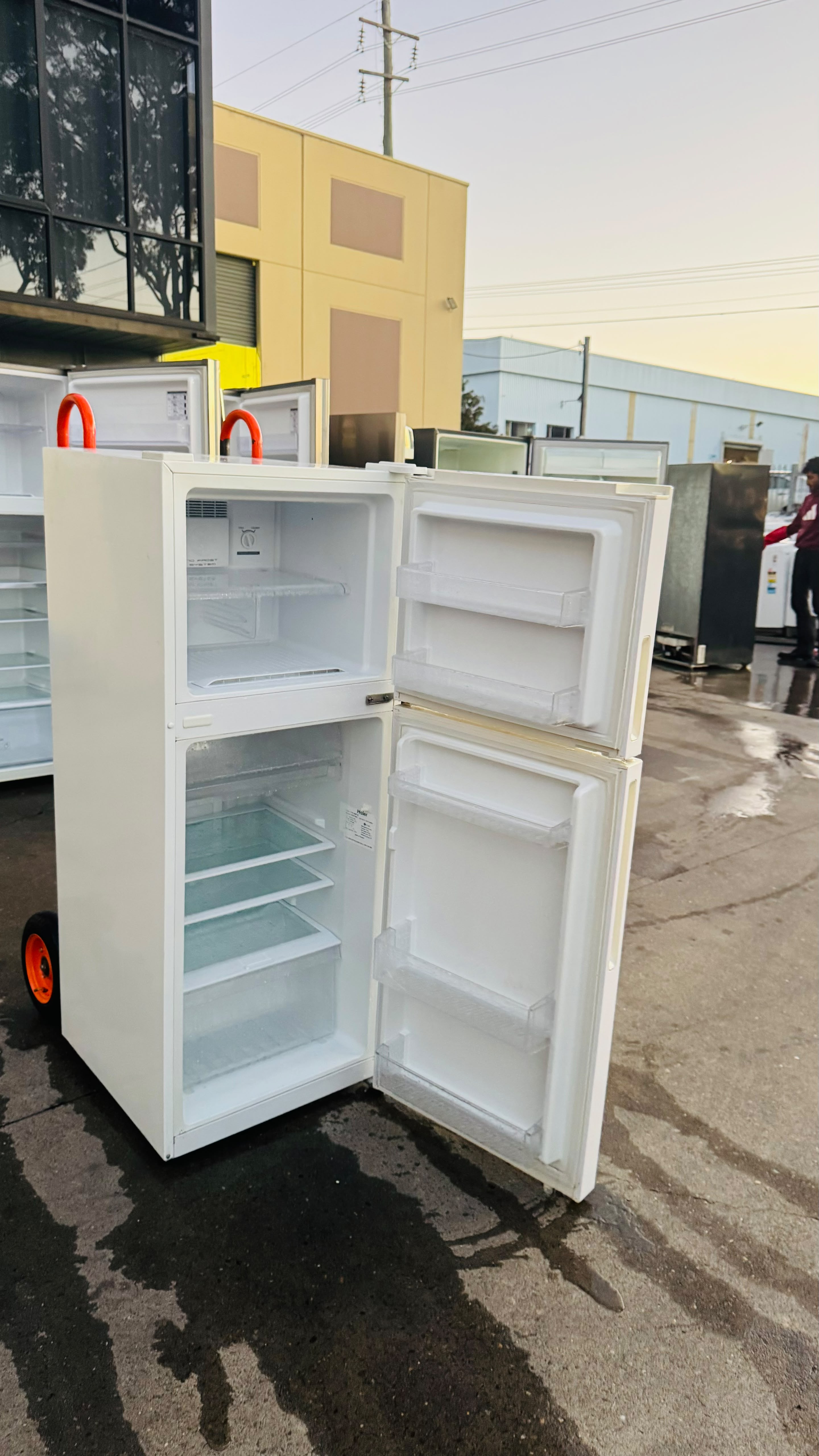 HAIER 224 LITRES FRIDGE FREEZER