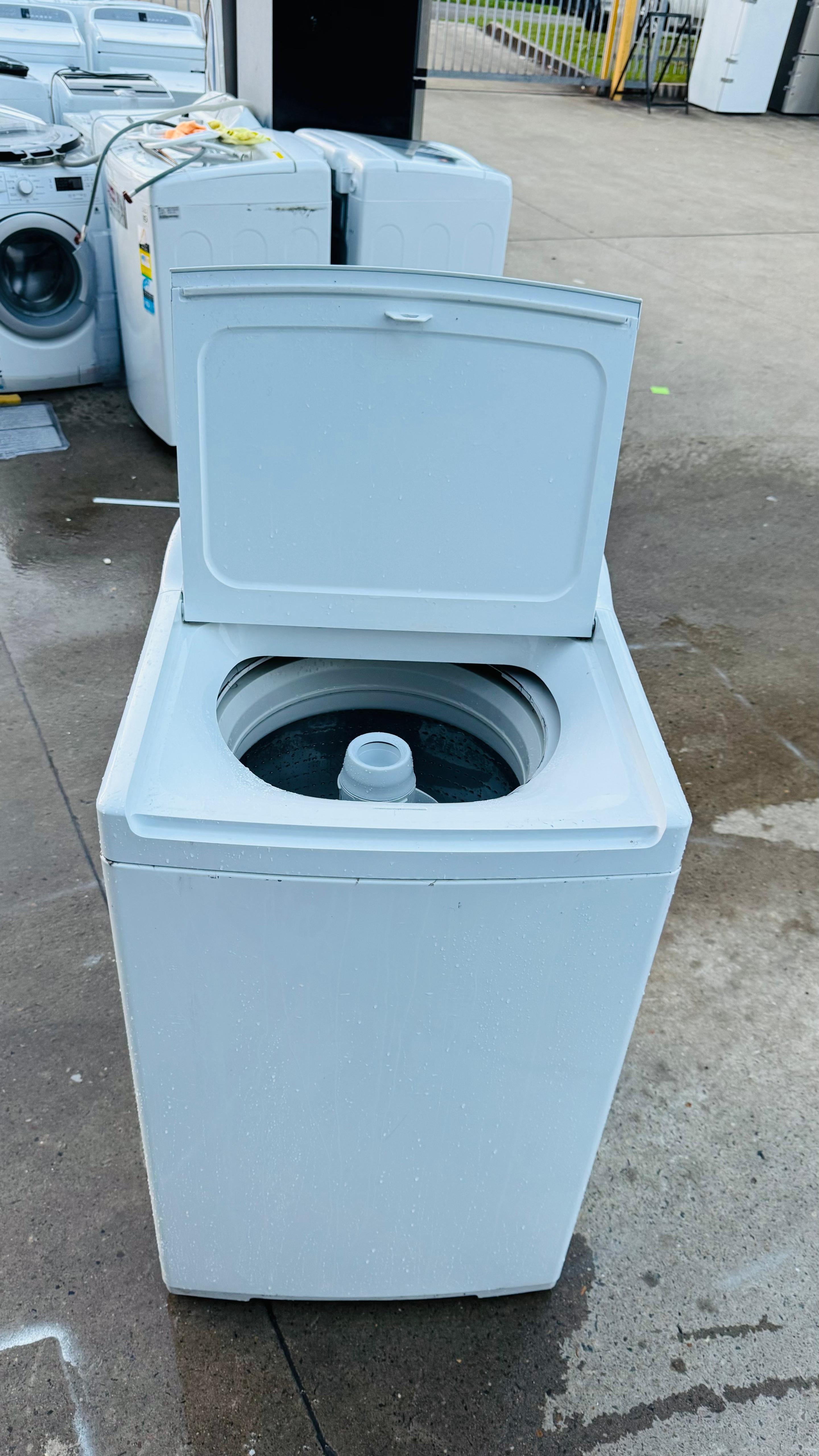 FISHER AND PAYKEL 8KGS TOP LOADER WASHING MACHINE