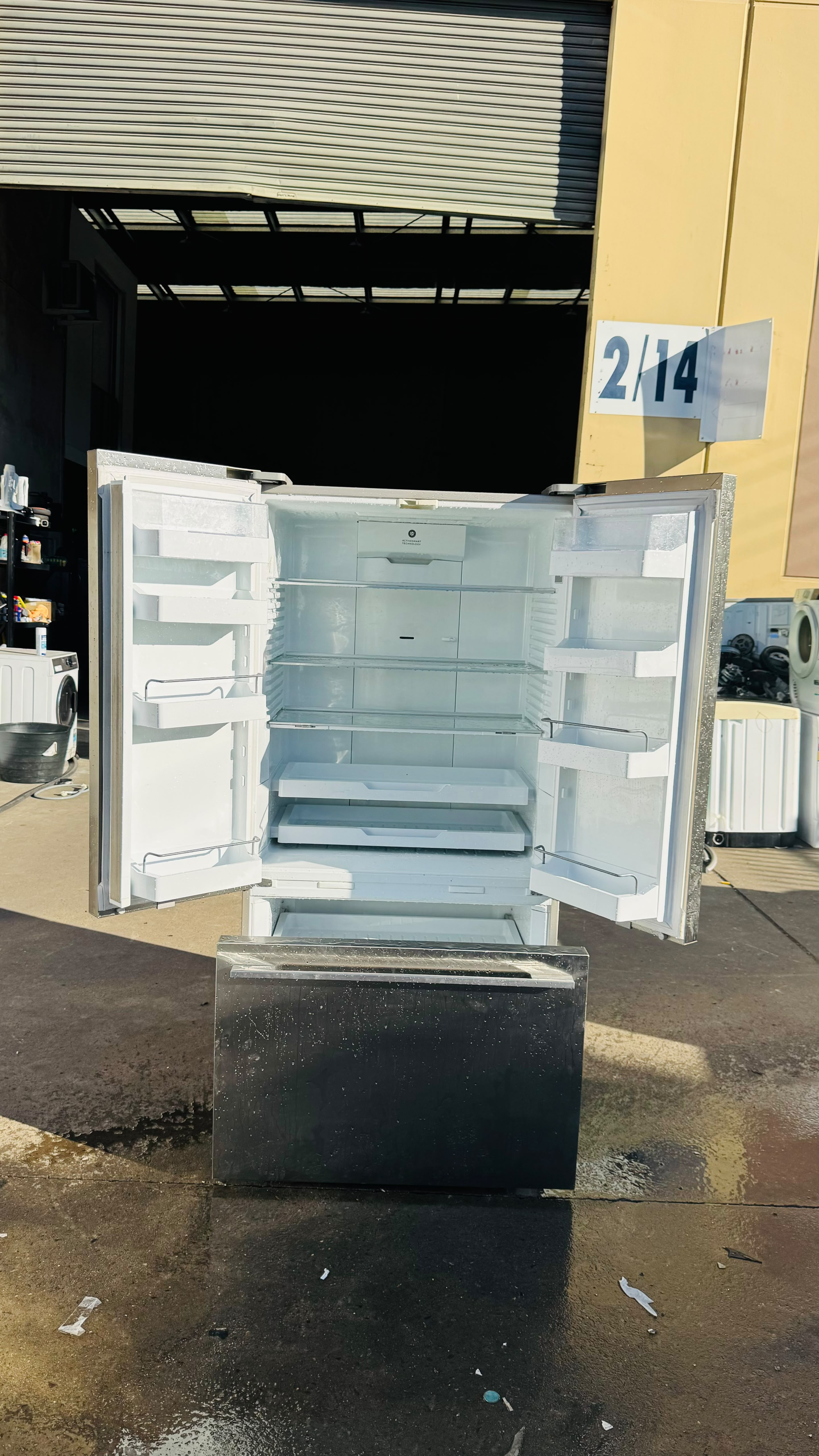 FISHER AND PAYKEL 610 LITRES FRENCH DOOR FRIDGE FREEZER